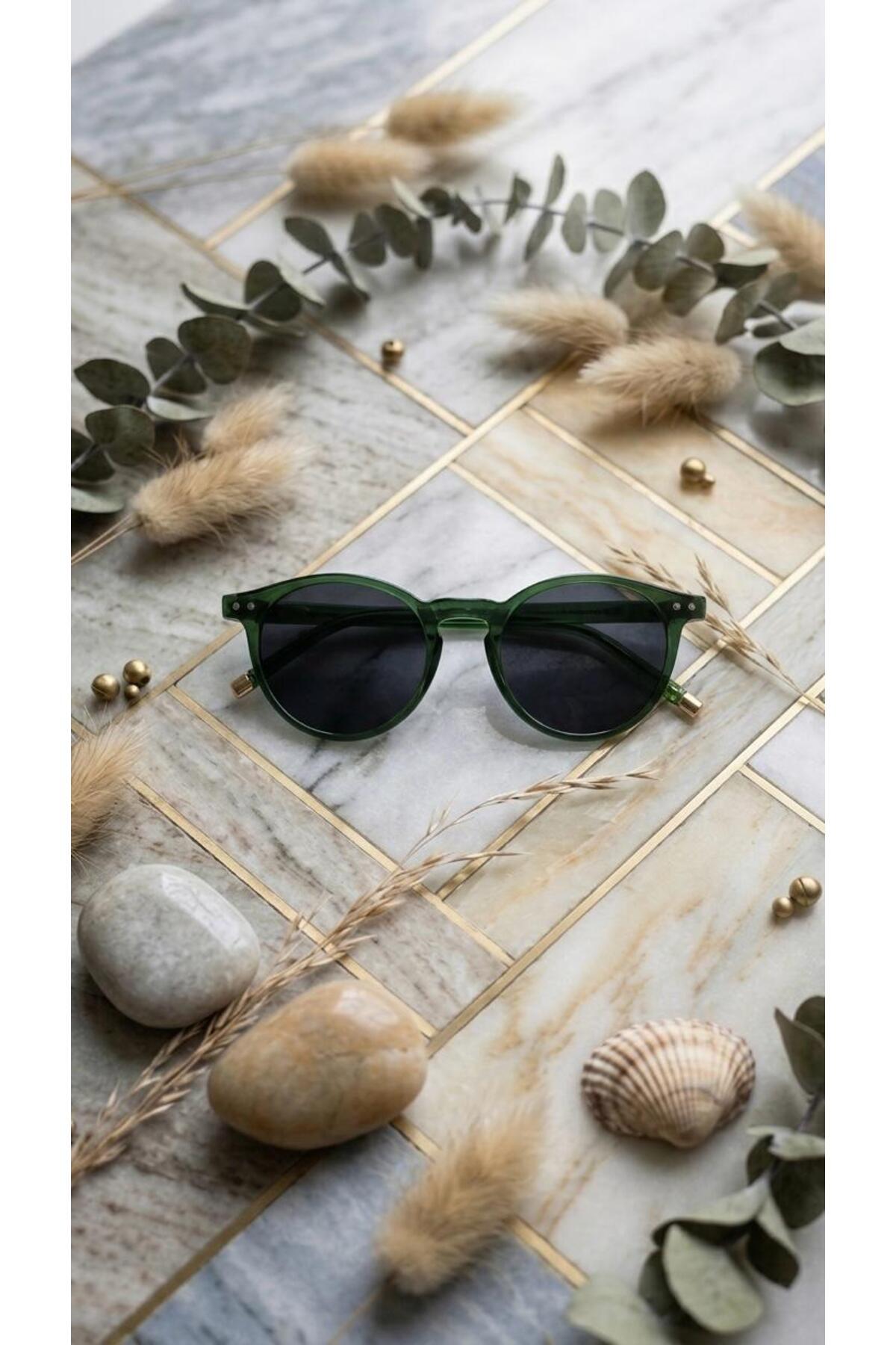 TRENDY NEW SEASON SUNGLASSES