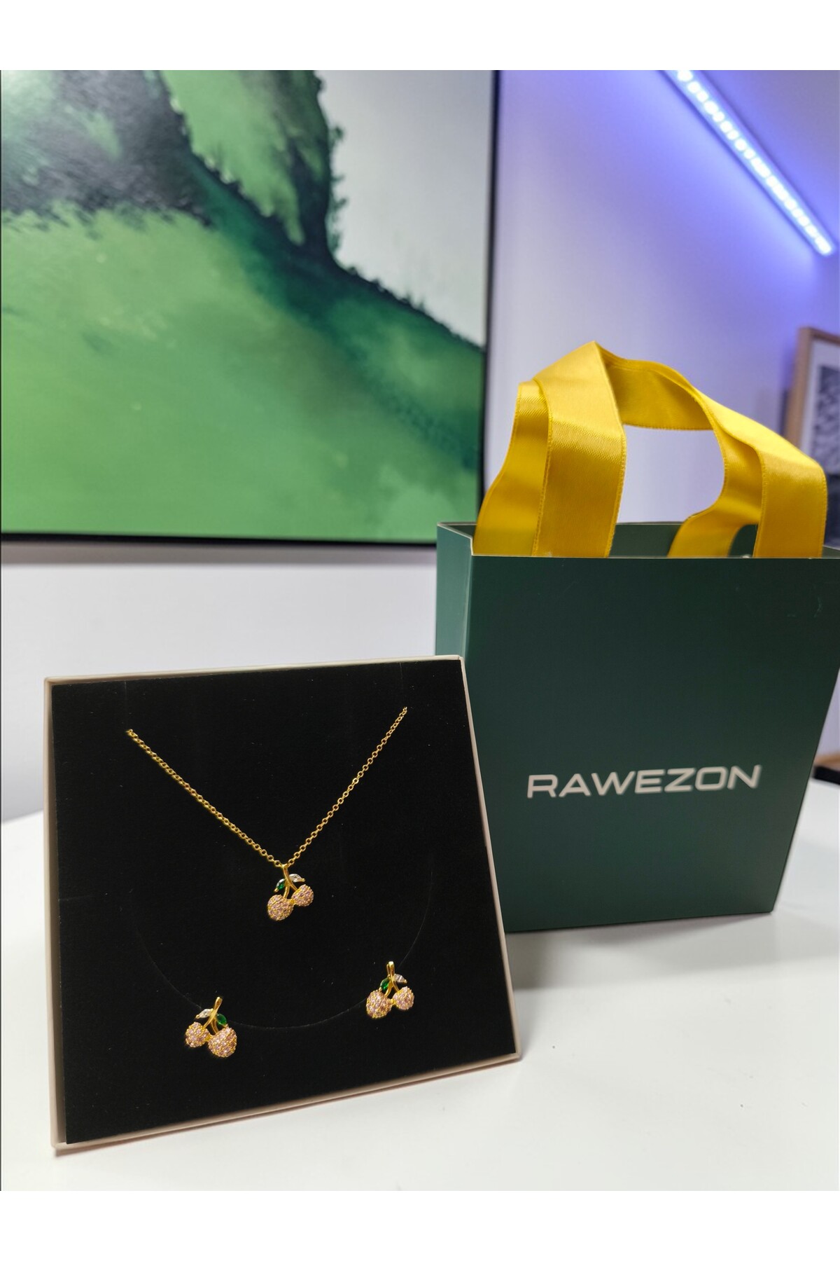 RAWEZON Kutulu Çantalı Set-Prinç Kiraz Kolye ve Küpe Sevgiliye Hediye Arkaşada Eşinize Doğum Günü fotoğrafı 2 (önizleme)