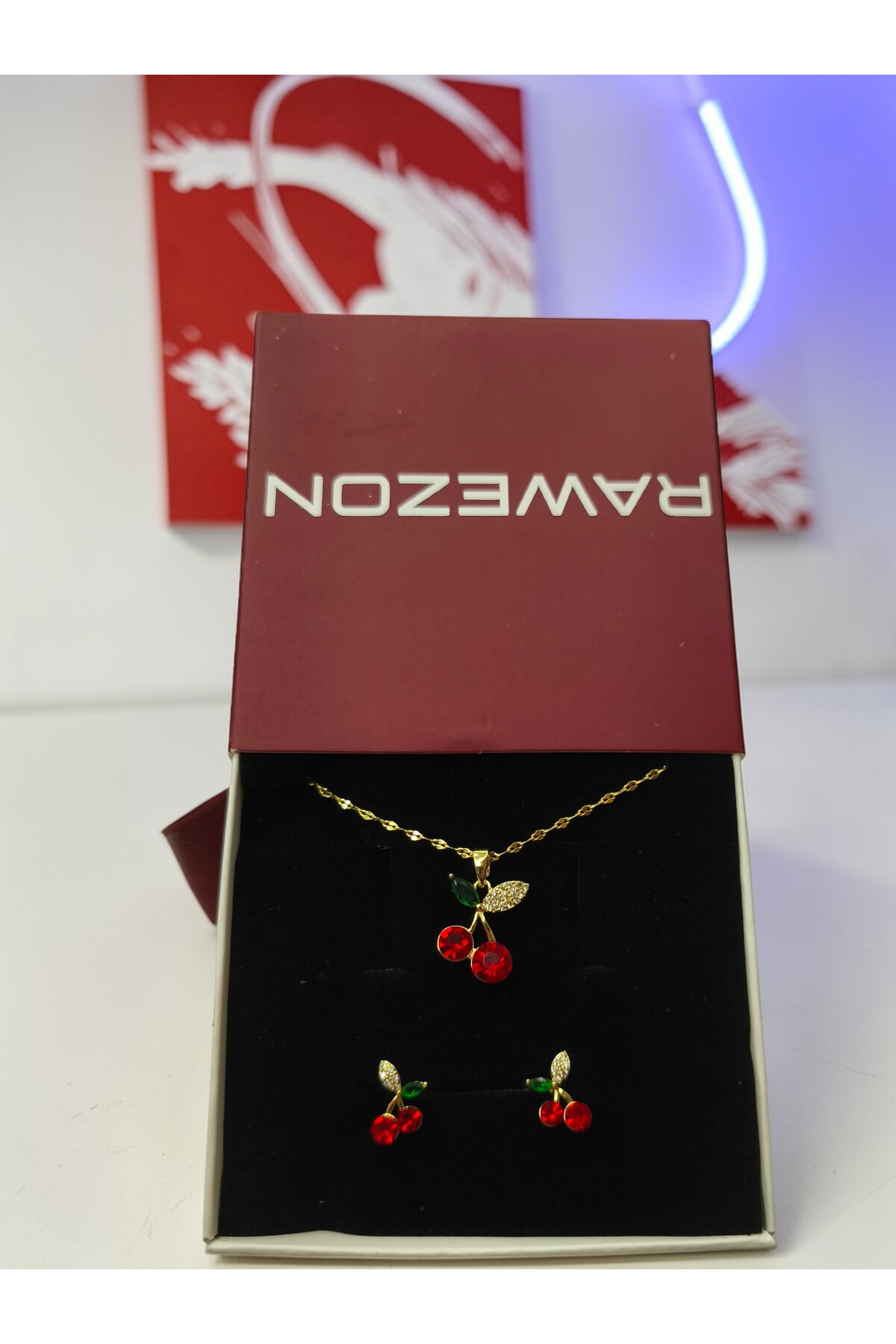 RAWEZON Çantalı Kutu Kiraz Set-Pirinç Kolye ve Küpe Sevgiliye Hediye Arkadaşa Eşinize Doğum Günü fotoğrafı 2 (önizleme)