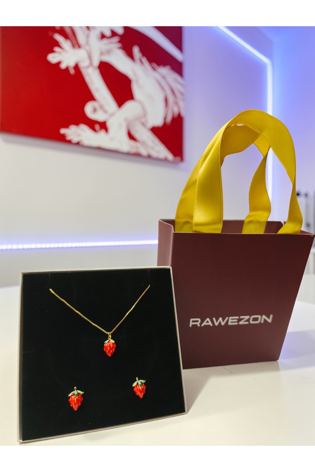 RAWEZON Kutulu Çantalı Karpuz Set-Pirinç Kolye ve Küpe Sevgiliye Hediye Arkadaşa Eşinize Doğum Günü fotoğrafı 2 (önizleme)