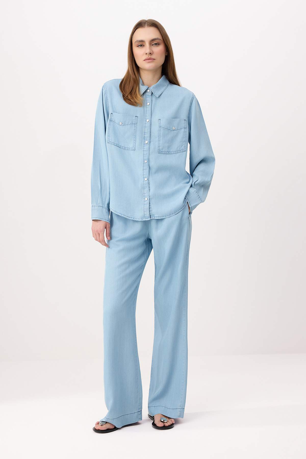 Trendyolmilla  Mavi Oversize/Geniş Kesim More Sustainable %100 Tencel Gömlek TWOSS26GO00119