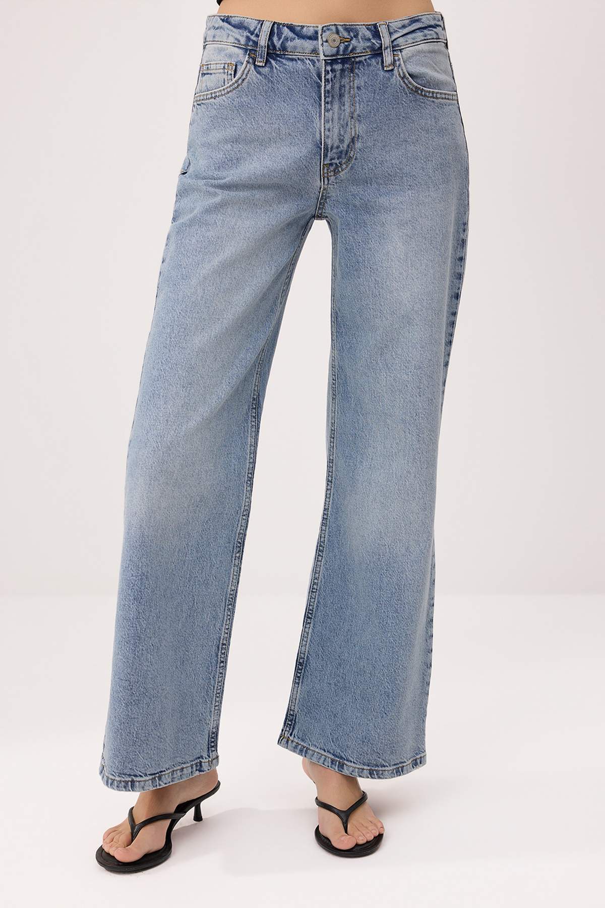 Trendyolmilla  Açık Mavi Normal Bel Az Esnek Wide Leg Uzun Boy Jeans TWOSS26JE00151 - Görsel 3