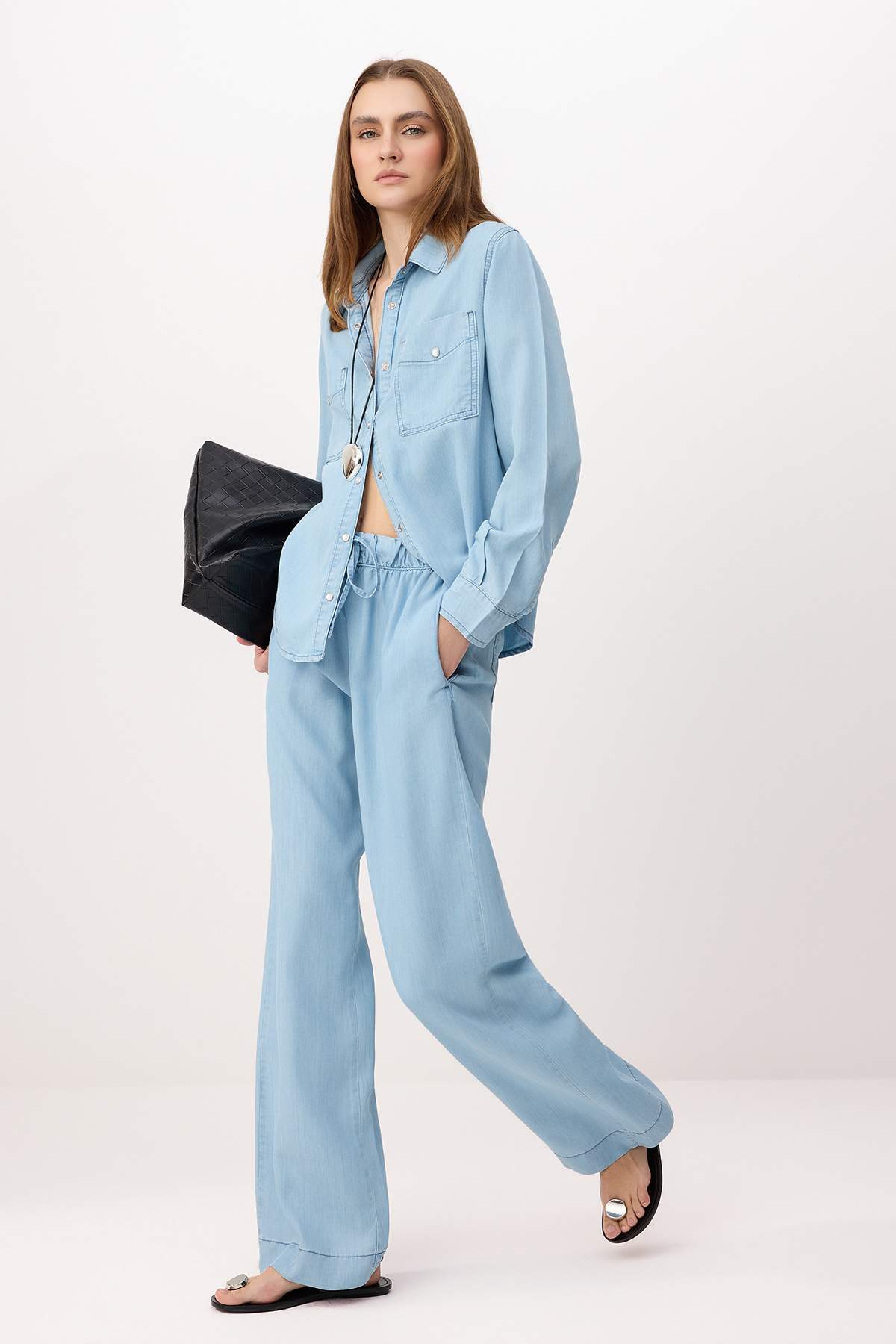 Trendyolmilla  Mavi Yüksek Bel Wide Leg More Sustainable %100 Tencel Jeans TWOSS26JE00235 - Görsel 2