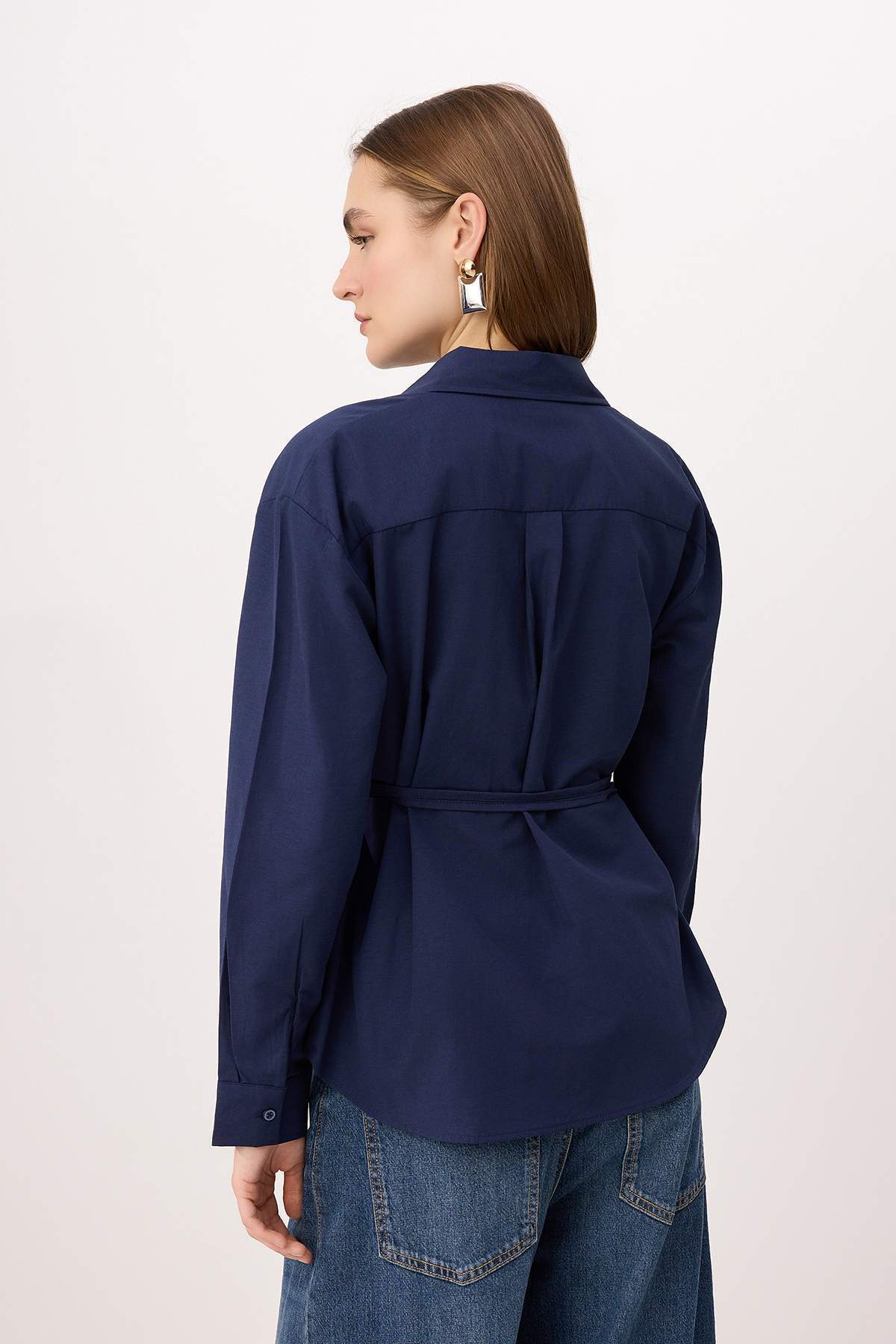 Trendyolmilla  Lacivert Kuşak Detaylı Gömlek TWOSS26GO00076 - Görsel 4