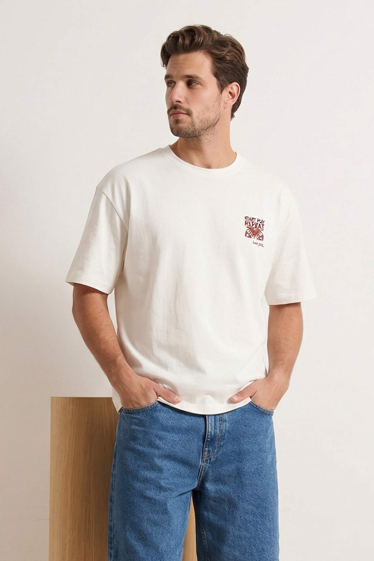 Trendyolmilla  Ekru Oversize/Geniş Kesim Nakışlı %100 Pamuk T-shirt TMNSS26TS00024