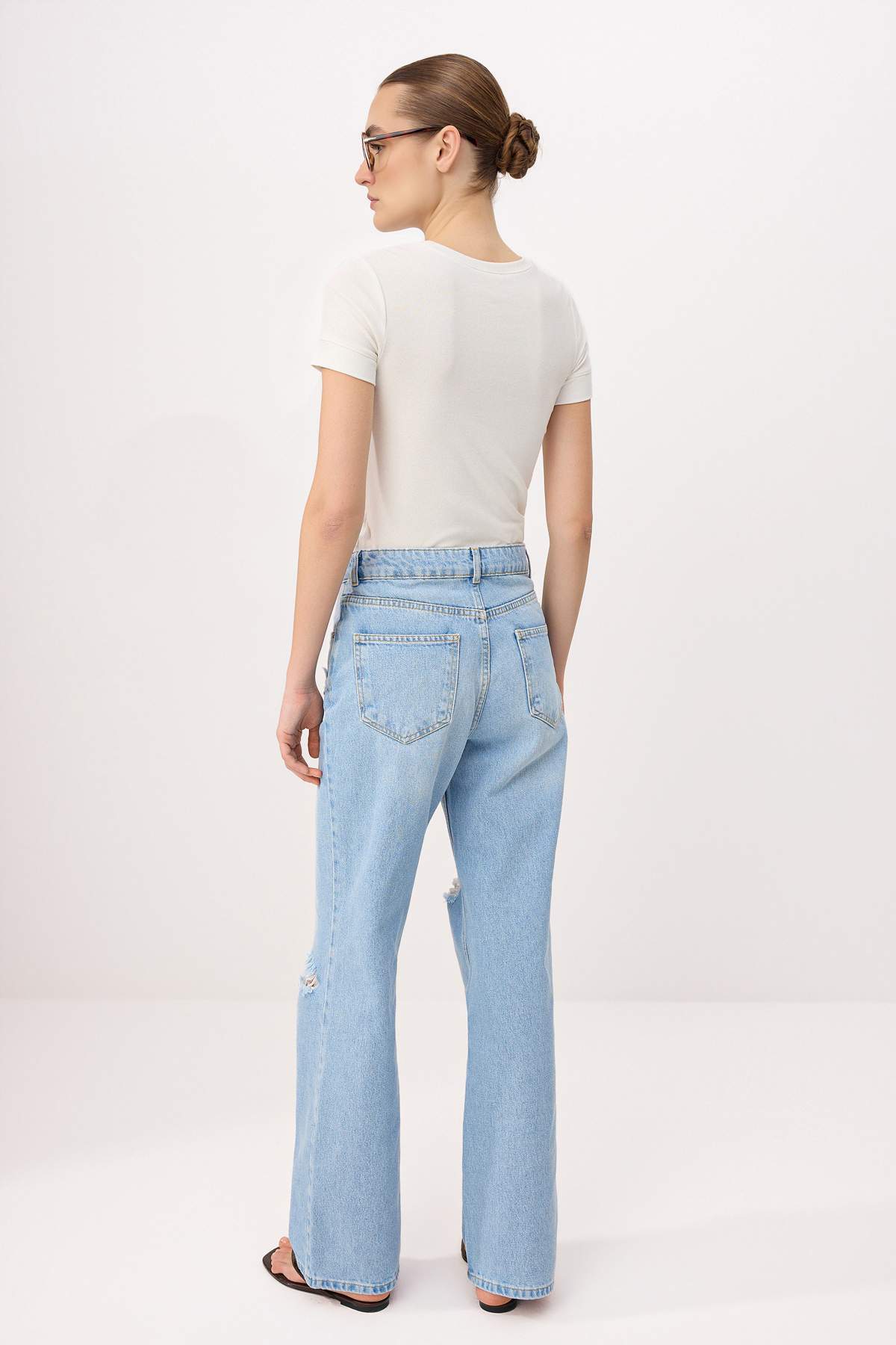 Trendyolmilla  Mavi Yırtık Detaylı Yüksek Bel Wide Leg Jeans TWOSS26JE00264 - Görsel 5