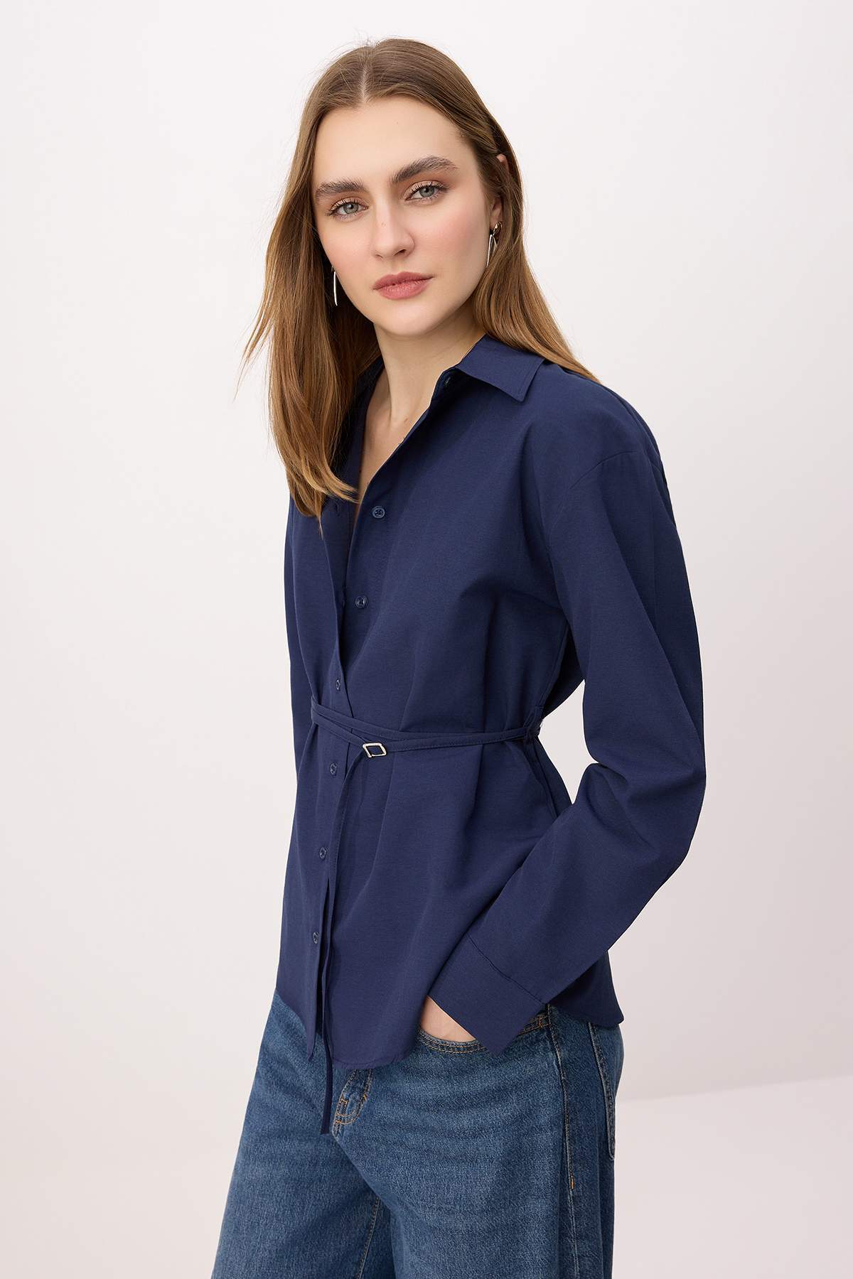 Trendyolmilla  Lacivert Kuşak Detaylı Gömlek TWOSS26GO00076 - Görsel 2