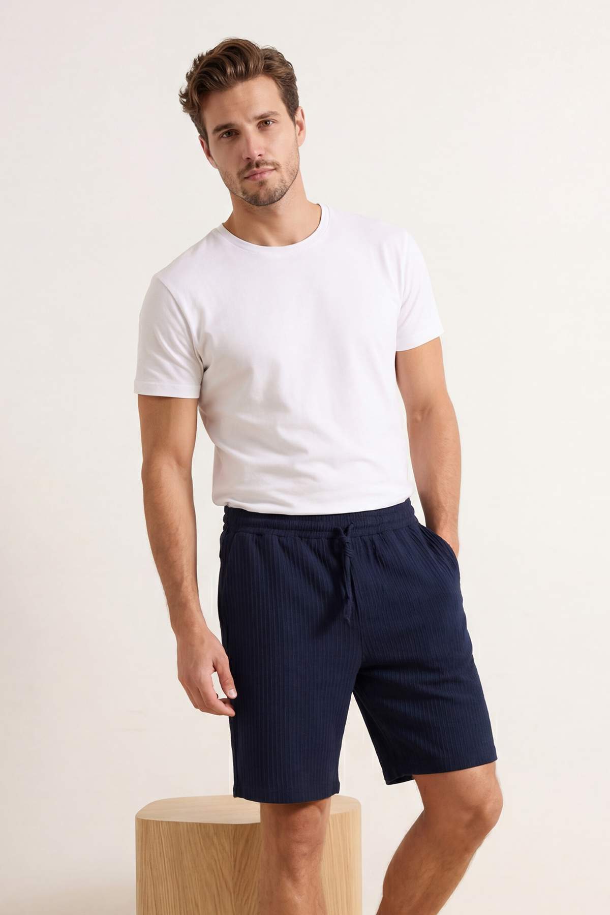 Trendyolmilla  Lacivert Regular/Normal Kesim Dokulu Bürümcük Şort & Bermuda TMNSS26SR00002 - Görsel 2