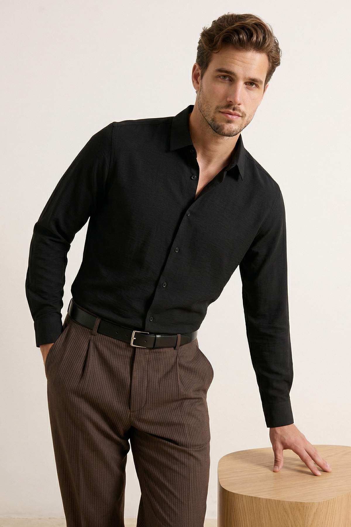 Trendyolmilla Man Siyah Normal Kalıp/Regular Fit Dokulu Yazlık Erkek Dokuma Gömlek TMNSS26GO00028