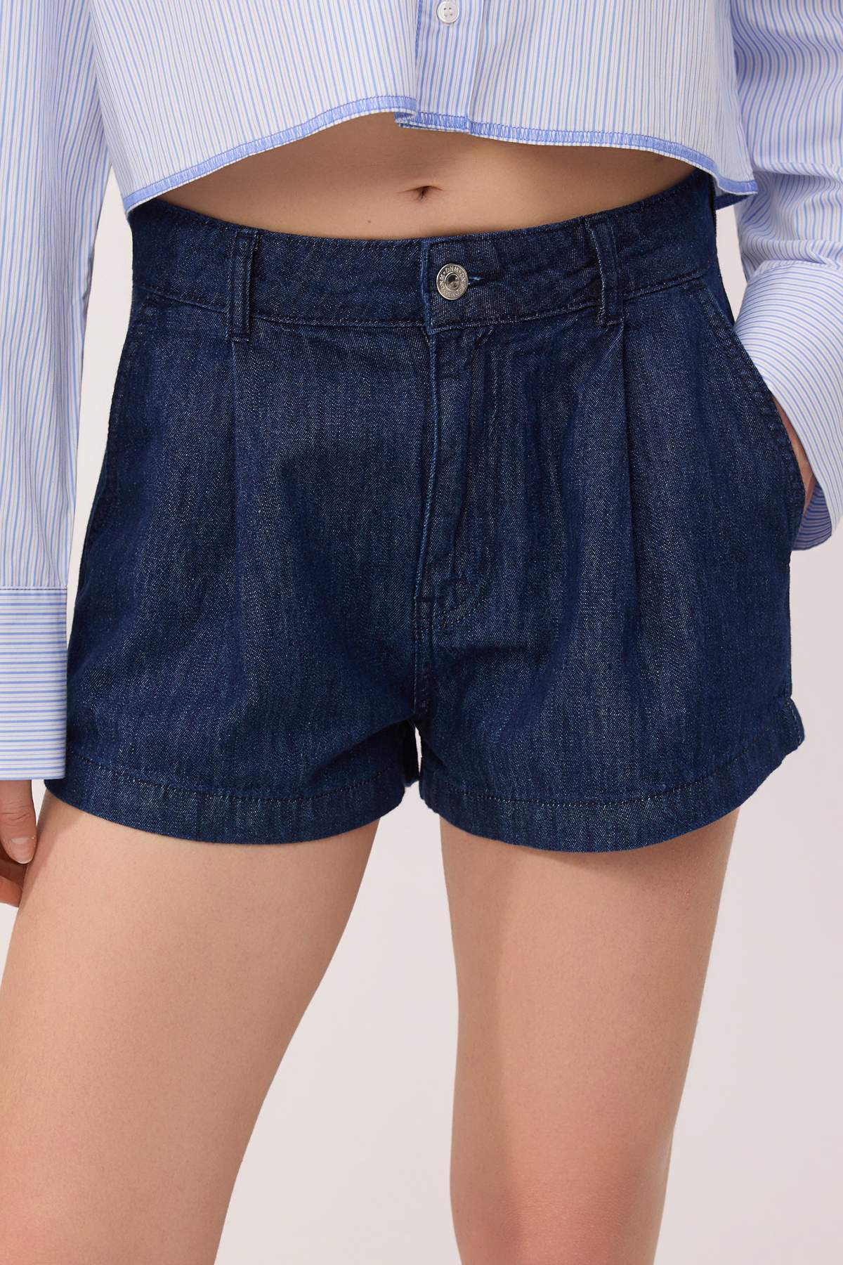 Trendyolmilla  Koyu Mavi MİNİ Boy Yüksek Bel Denim Şort TWOSS26SR00199 - Görsel 3