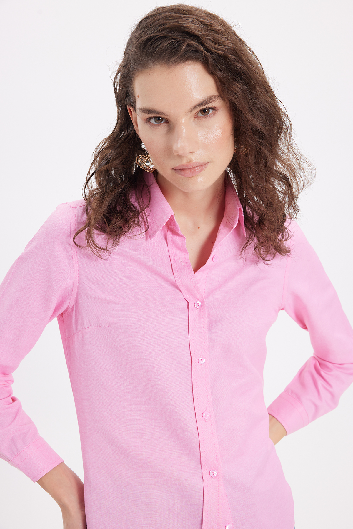 Tudors  Kadın Slim Fit Dar Kesim Uzun Kollu Pamuklu Vücuda Oturan Dokulu Pembe Basic Gömlek - Görsel 4