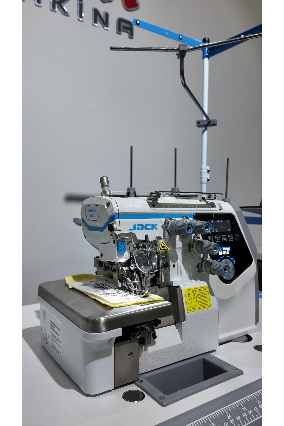 Jack URUS C7-4 FULL OTOMATİK 4 İPLİK OVERLOK MAKİNASI - Fiyatı