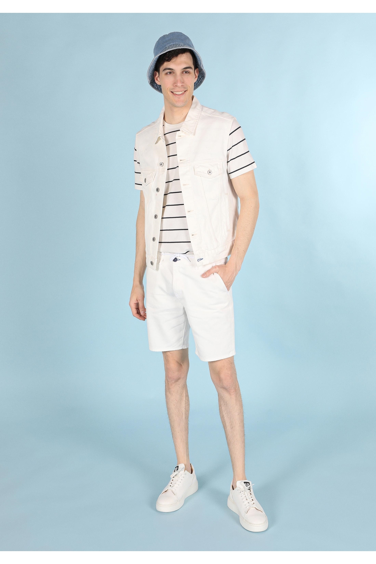 Colin's Slim Fit Dar Kesim Düğme Detaylı Beyaz Jean Erkek Yelek Cl1059516