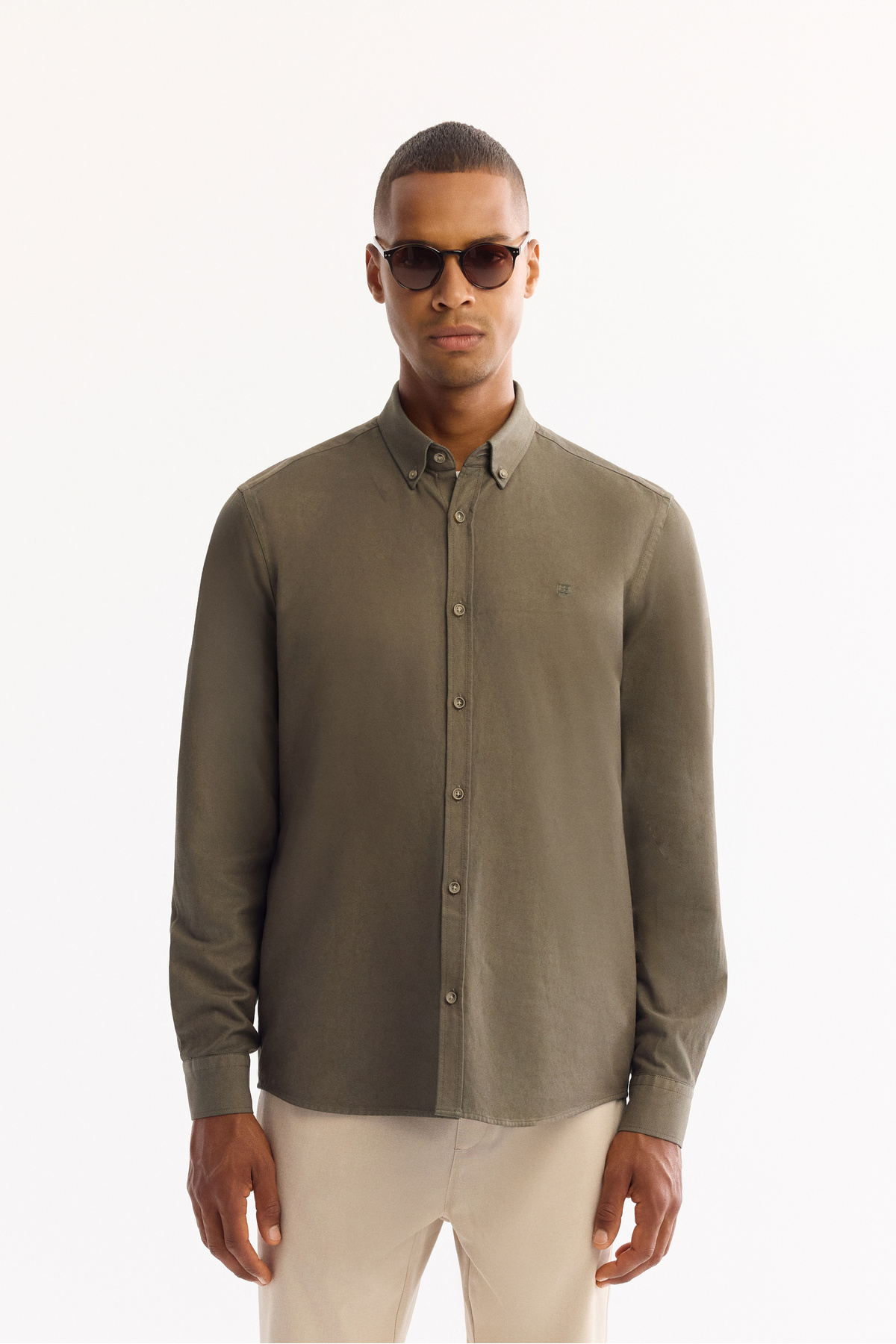 Avva  Erkek Koyu Haki Düğmeli Yaka Pamuklu Soft Touch Regular Fit Gömlek B002036