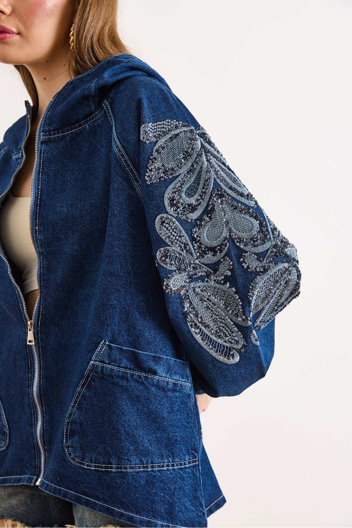 Olalook  Kadın Lacivert Kapüşonlu Cepli Sırtı Kolu Payetli Oversize Denim Ceket CKT-19000504 - Görsel 3