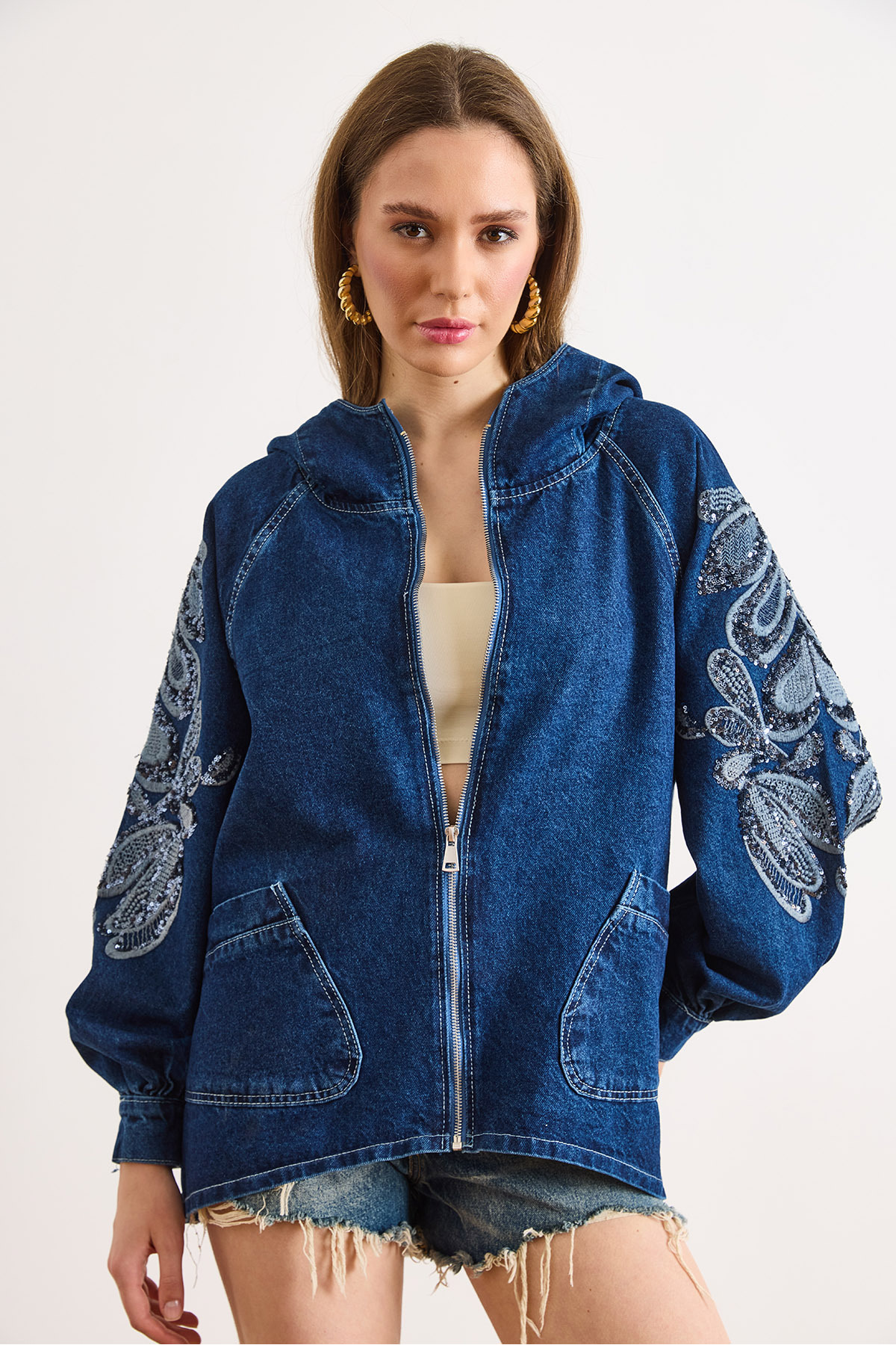 Olalook  Kadın Lacivert Kapüşonlu Cepli Sırtı Kolu Payetli Oversize Denim Ceket CKT-19000504 - Görsel 2