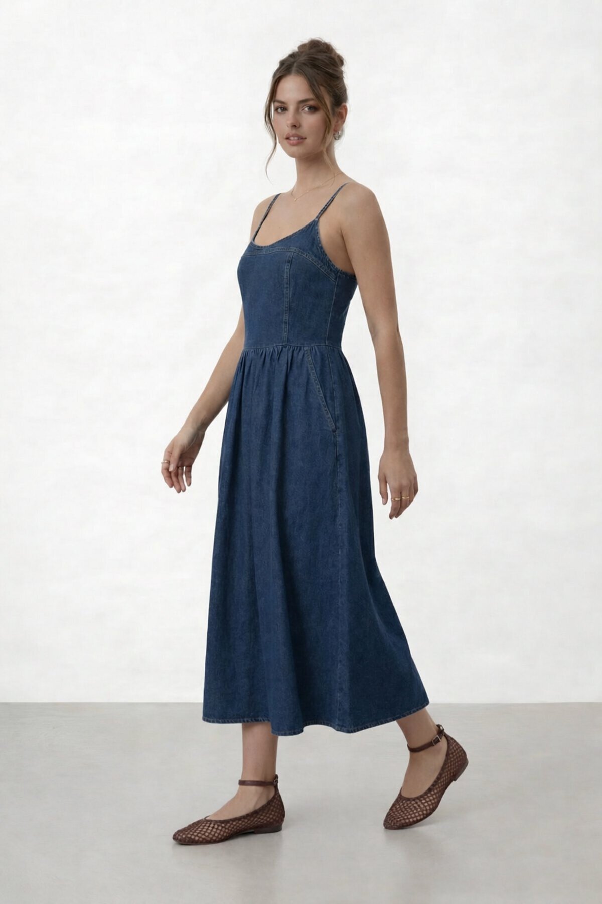 VAGGON  Ayarlanabilinir Askılı Sırtı Gipeli Denim Katlı Midi Elbise - Görsel 5