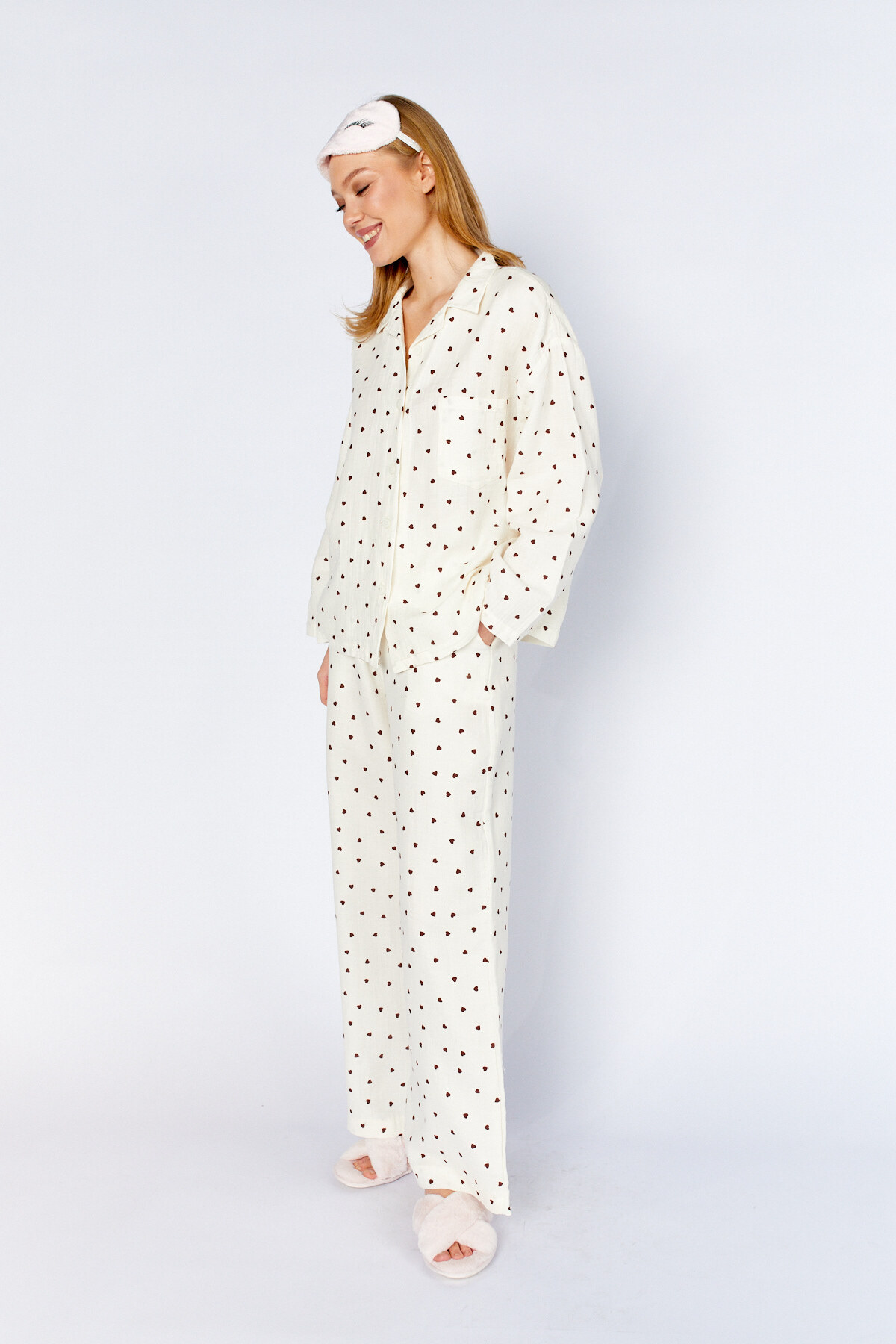 EDITION WOMAN Ekru Apaş Yaka Gömlek Ve Cep Detaylı Pantolon Müslin Kalp Desenli Yıkamalı Pijama Takım I EK1001373 görsel 2