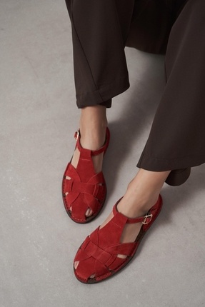 NİŞANTAŞI SHOES Solto Kırmızı Süet Deri Toka Detay Düz Taban Kadın Sandalet
