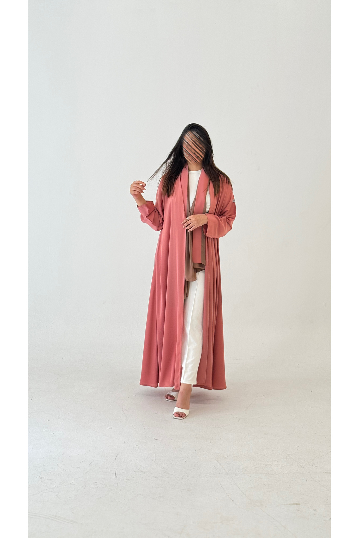 عباية تيك توك وردي أكمام ضيقه