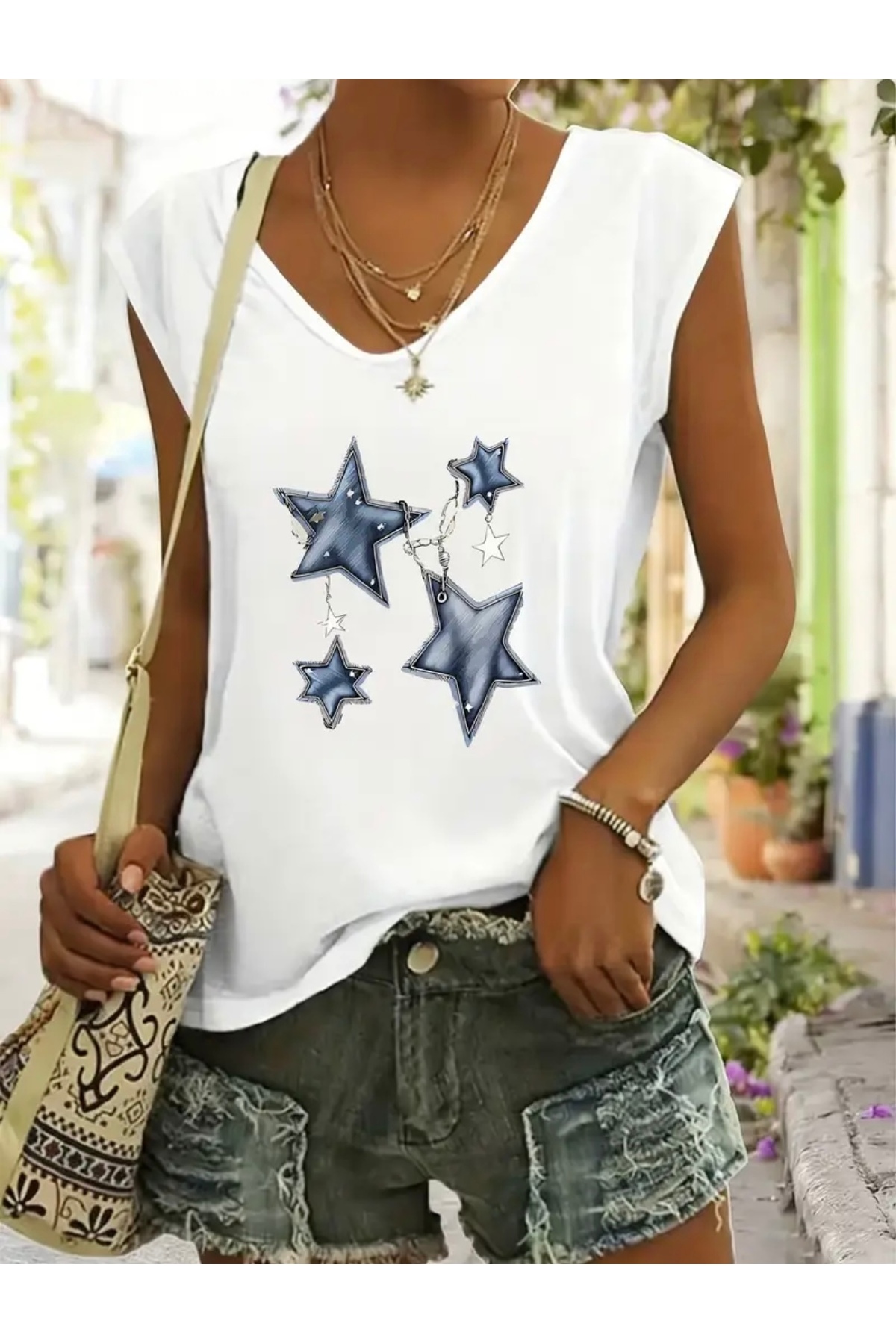 FUFLUNS ZİNCİRLİ YILDIZ BASKILI KADIN OVERSİZE KOLSUZ T-SHIRT