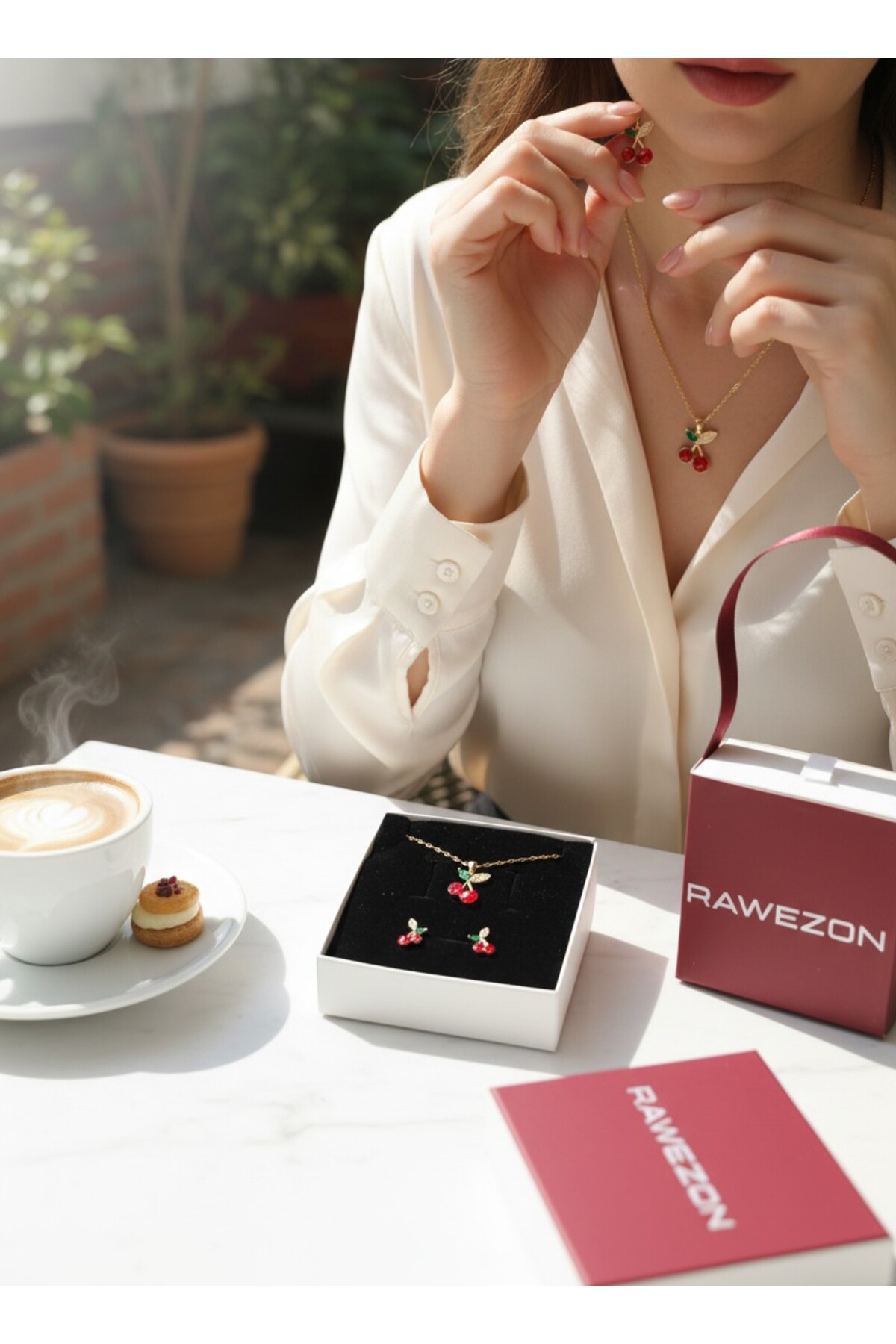RAWEZON Çantalı Kutu Kiraz Set-Pirinç Kolye ve Küpe Sevgiliye Hediye Arkadaşa Eşinize Doğum Günü fotoğrafı 3 (önizleme)