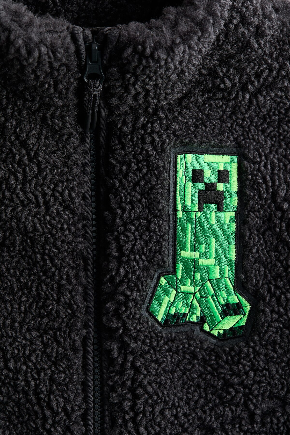 H&M Motif Detaylı Pelüş Yelek fotoğrafı 2 (önizleme)