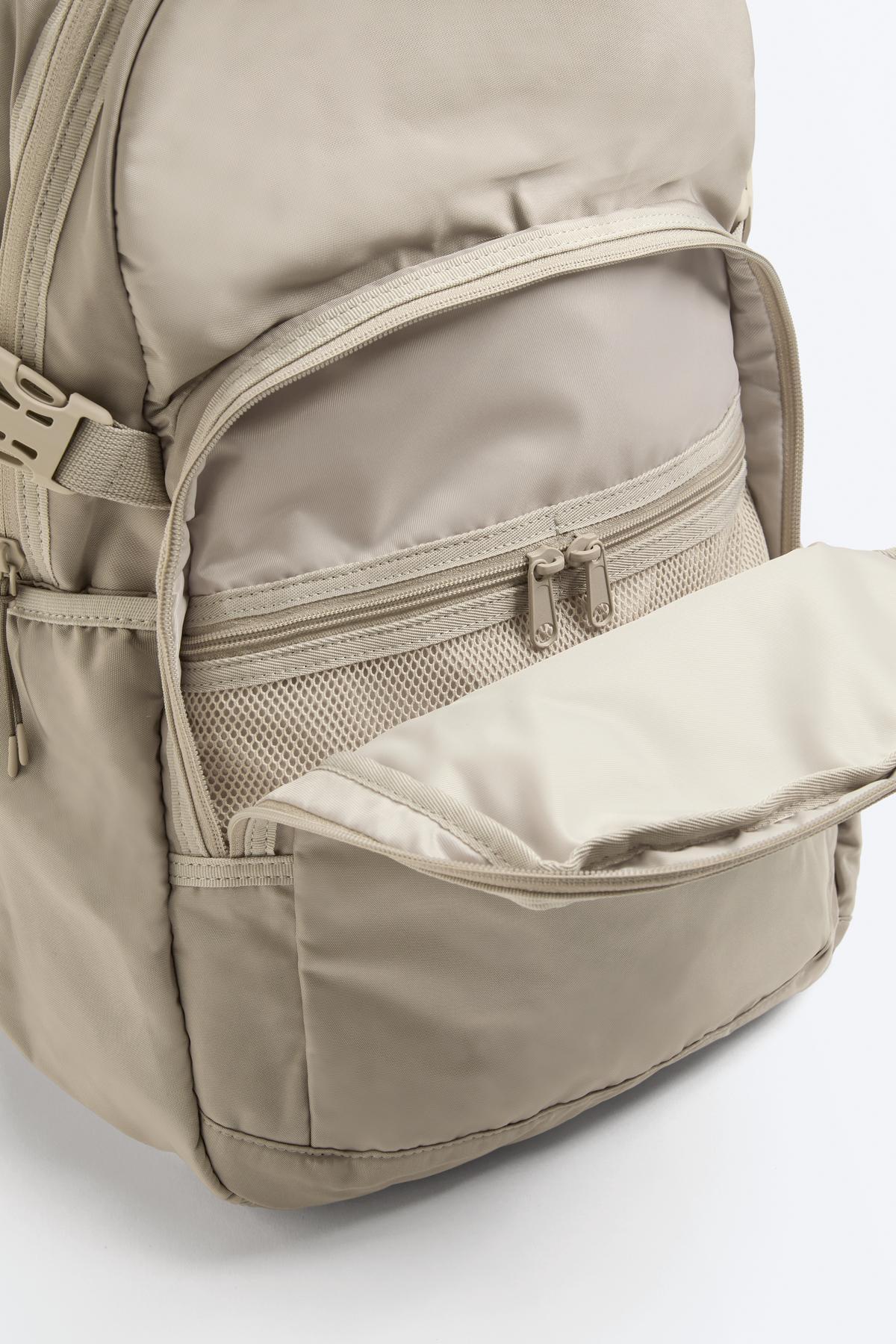 Oysho Teknik maxi sırt çantası fotoğrafı 6 (önizleme)