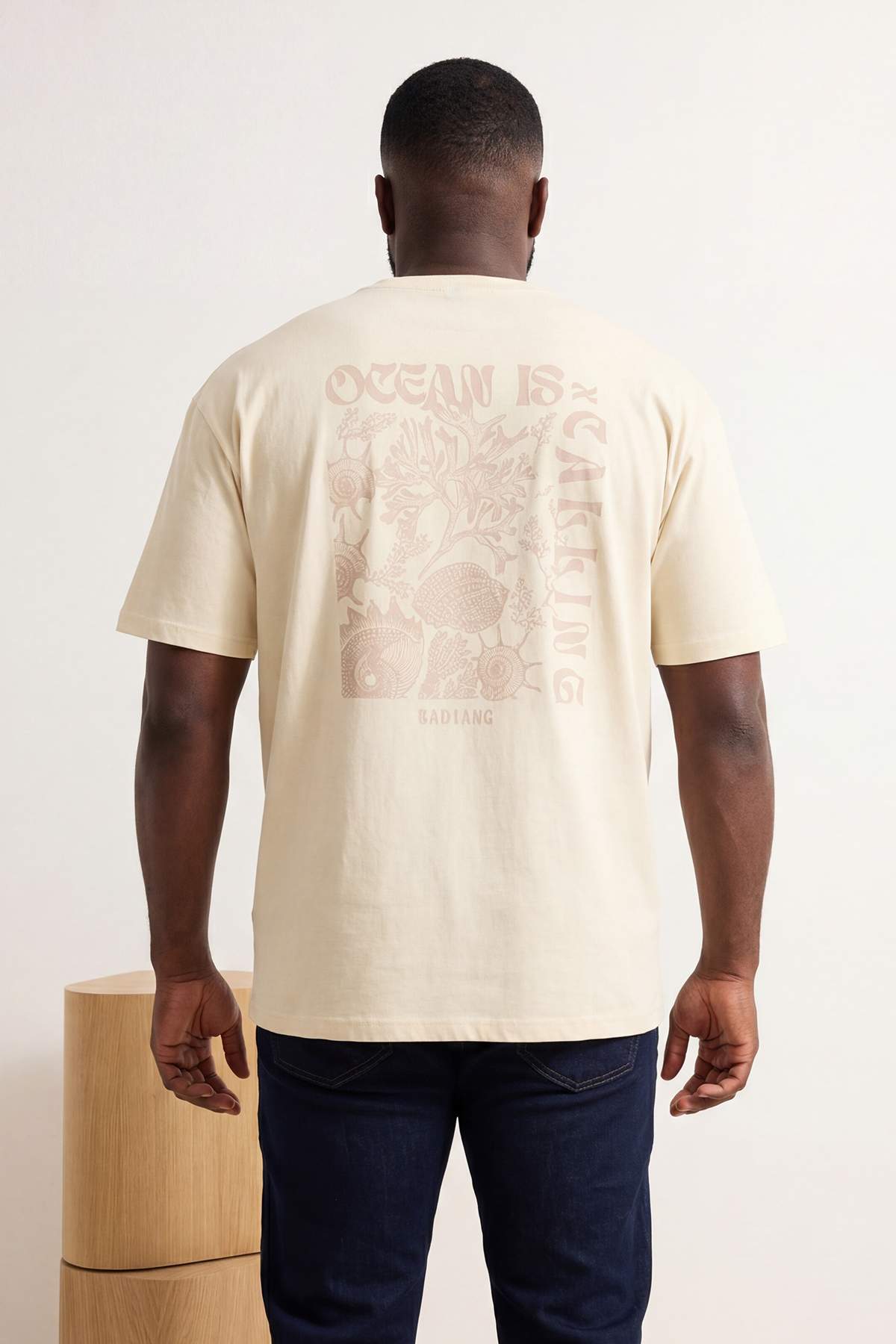 Trendyolmilla Man Büyük Beden Taş Oversize/Geniş Kesim Kabarık Yazı Baskılı %100 Pamuk T-shirt TMNSS25BF00018