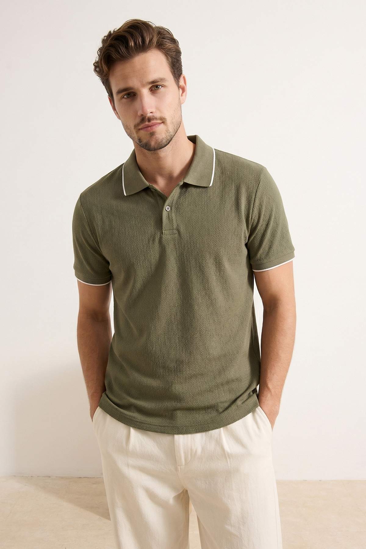 Trendyolmilla Man Haki Regular Jakarlı Kumaş Triko Bant Polo Yaka T-shirt TMNSS26PO00020