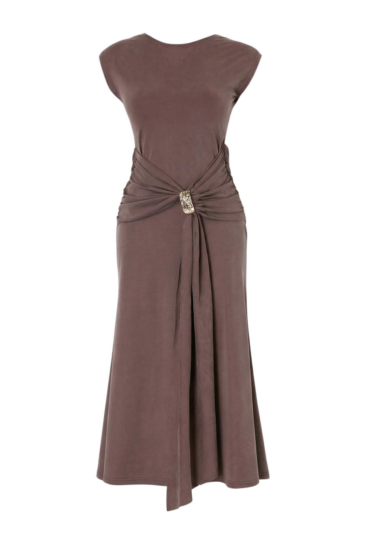 Trendyolmilla  Kahverengi Premium Lyocell İçerikli Bodycon Kolsuz Aksesuar Detaylı Midi Örme Elbise TWOSS26EL00669