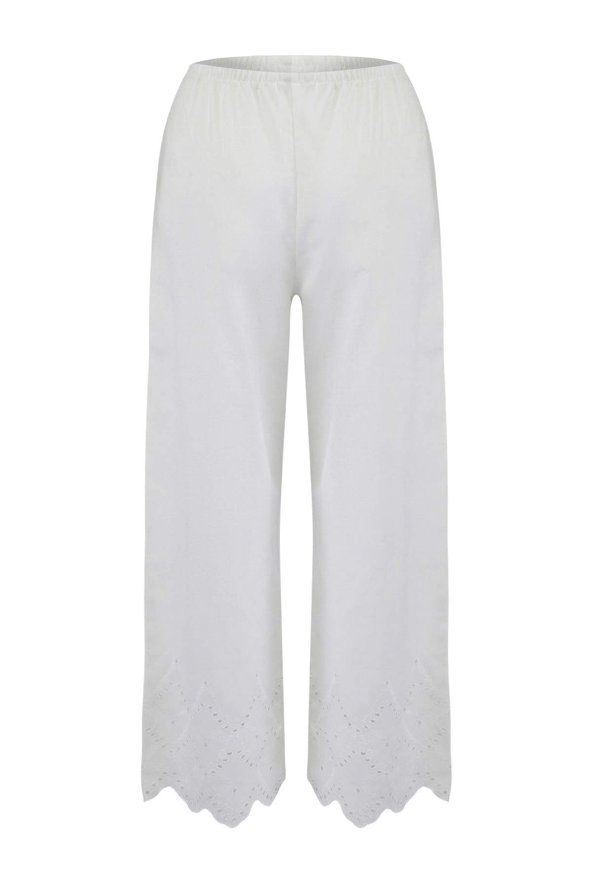 Trendyolmilla  Beyaz Dokuma Brodeli Plaj Kapri Pantolon Bluz Takım TBESS26AU00045 - Görsel 3