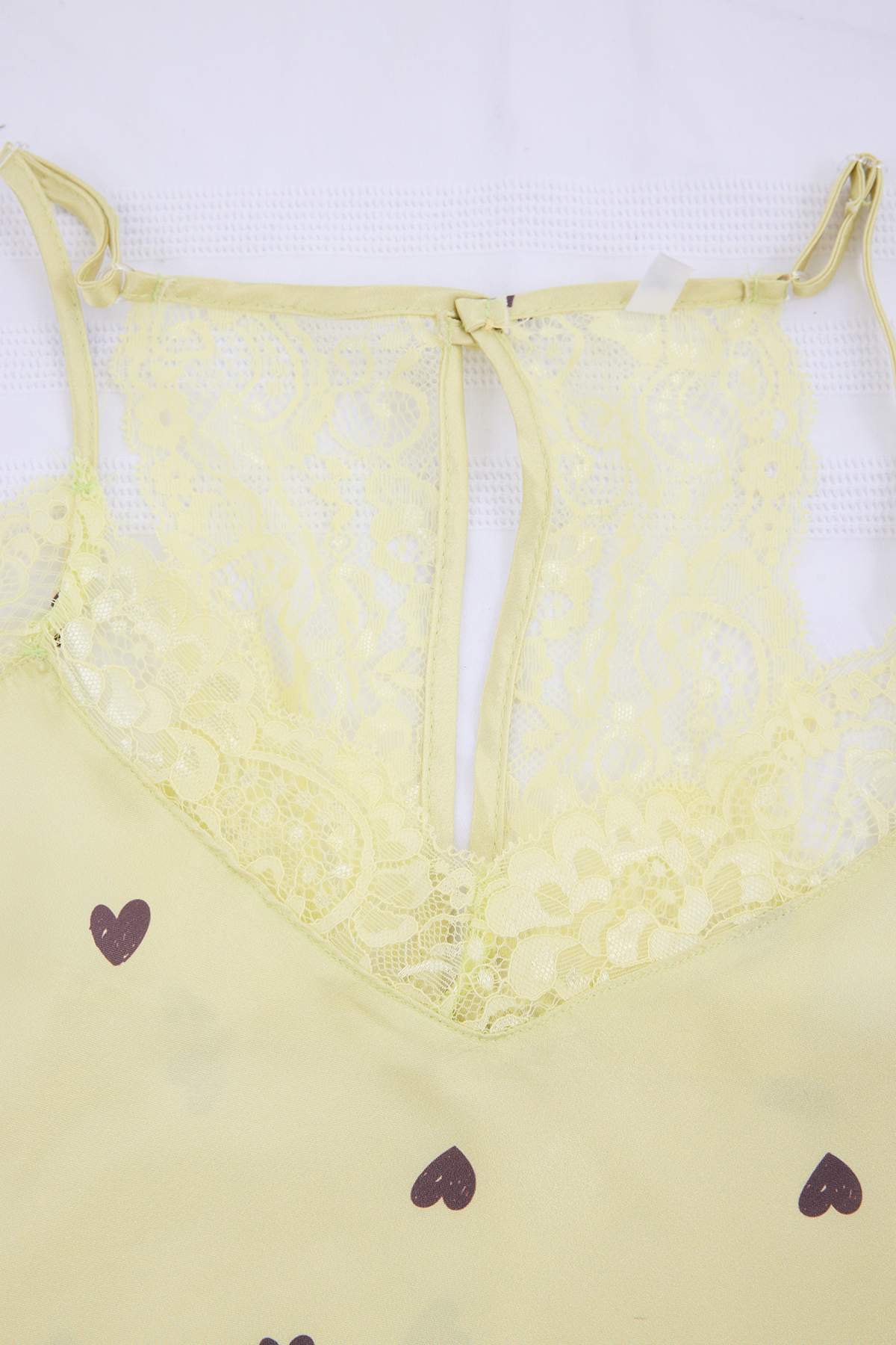 Trendyolmilla  Sarı Kalp Saten Dokuma Pijama Takımı THMSS24PT00117 - Görsel 6