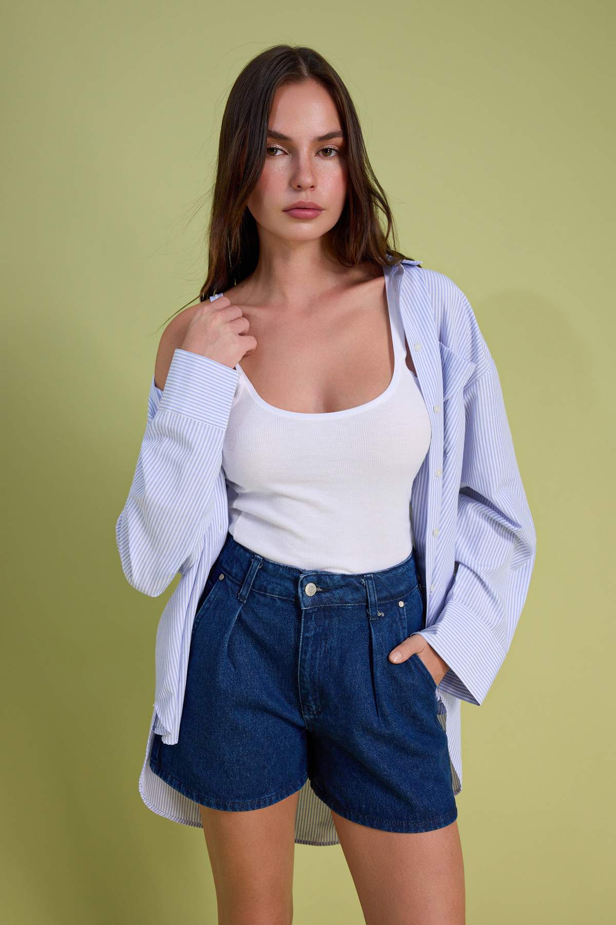 Trendyolmilla  Mavi More Sustainable Pileli Yüksek Bel City Boy Denim Şort TWOSS20SR0129 - Görsel 2