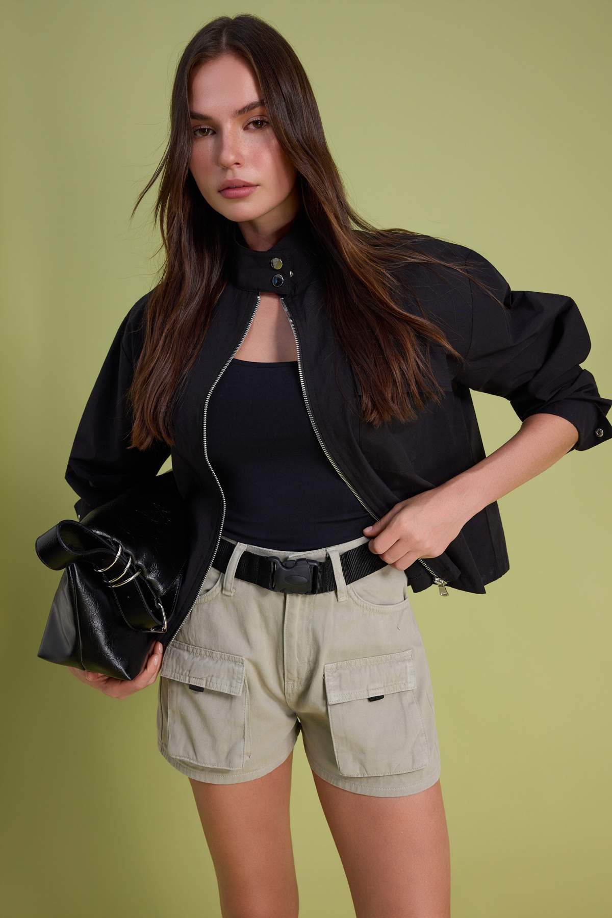 Trendyolmilla  Bej Kargo Cepli Kemerli Yüksek Bel Mini Denim Şort TWOSS23SR00245