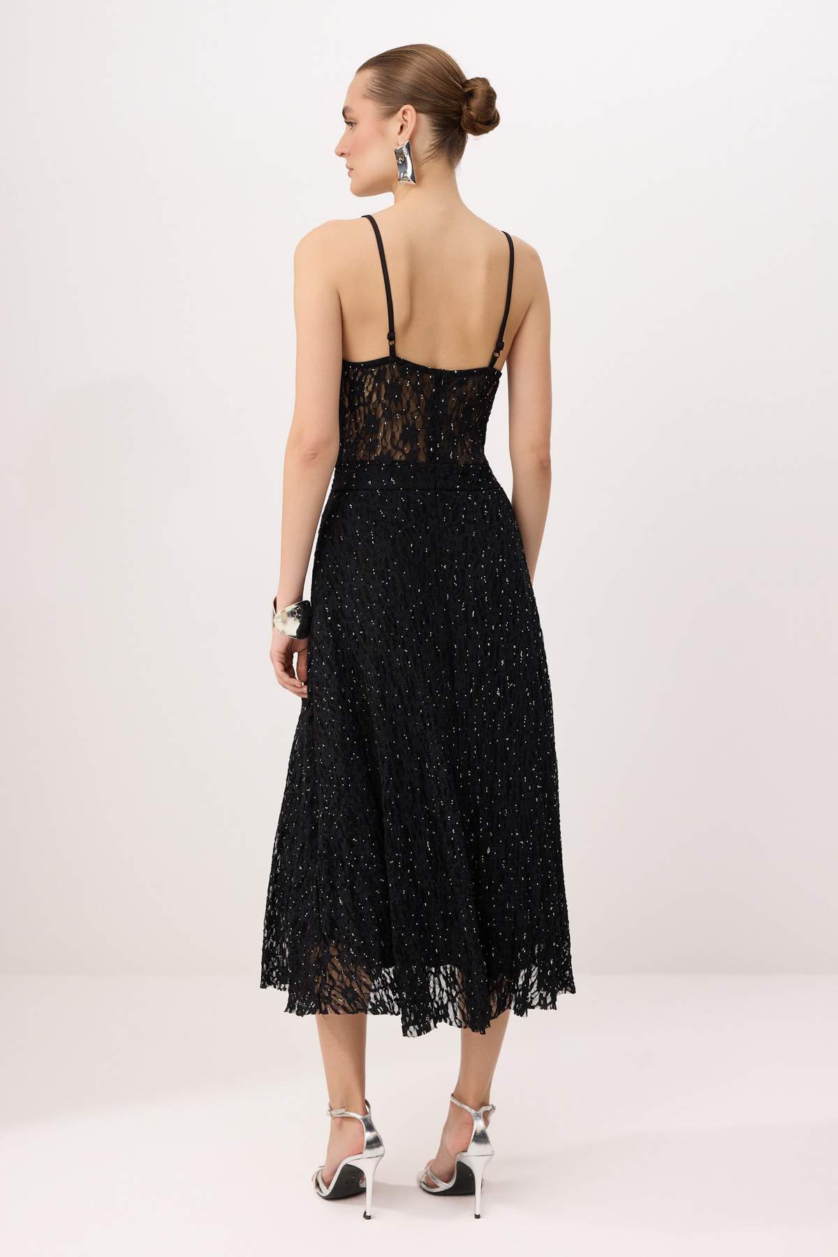 Trendyolmilla  Siyah Dantel Taş Baskılı Tül Astarlı Midi Elbise TPRSS26EL00004 - Görsel 4