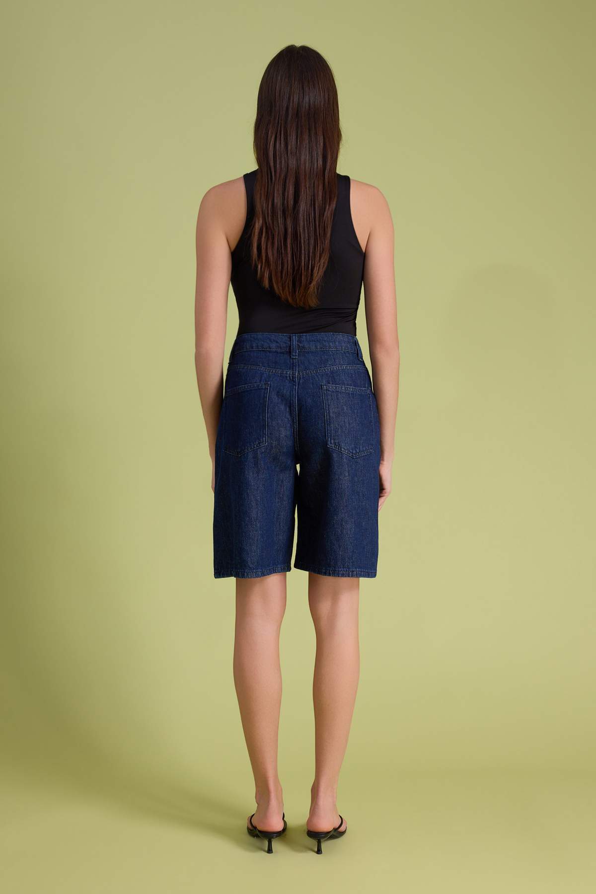 Trendyolmilla  Koyu Mavi Yüksek Bel Denim Bermuda TWOSS26SR00161 - Görsel 4