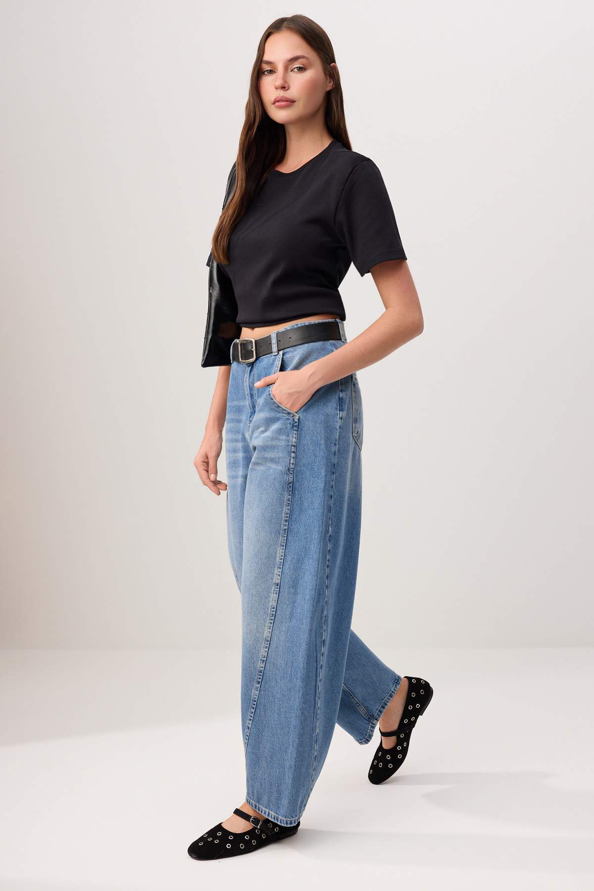 Trendyol Kollektion Blaue Baggy-Jeans mit hoher Taille und Nähdetails TWOSS26...