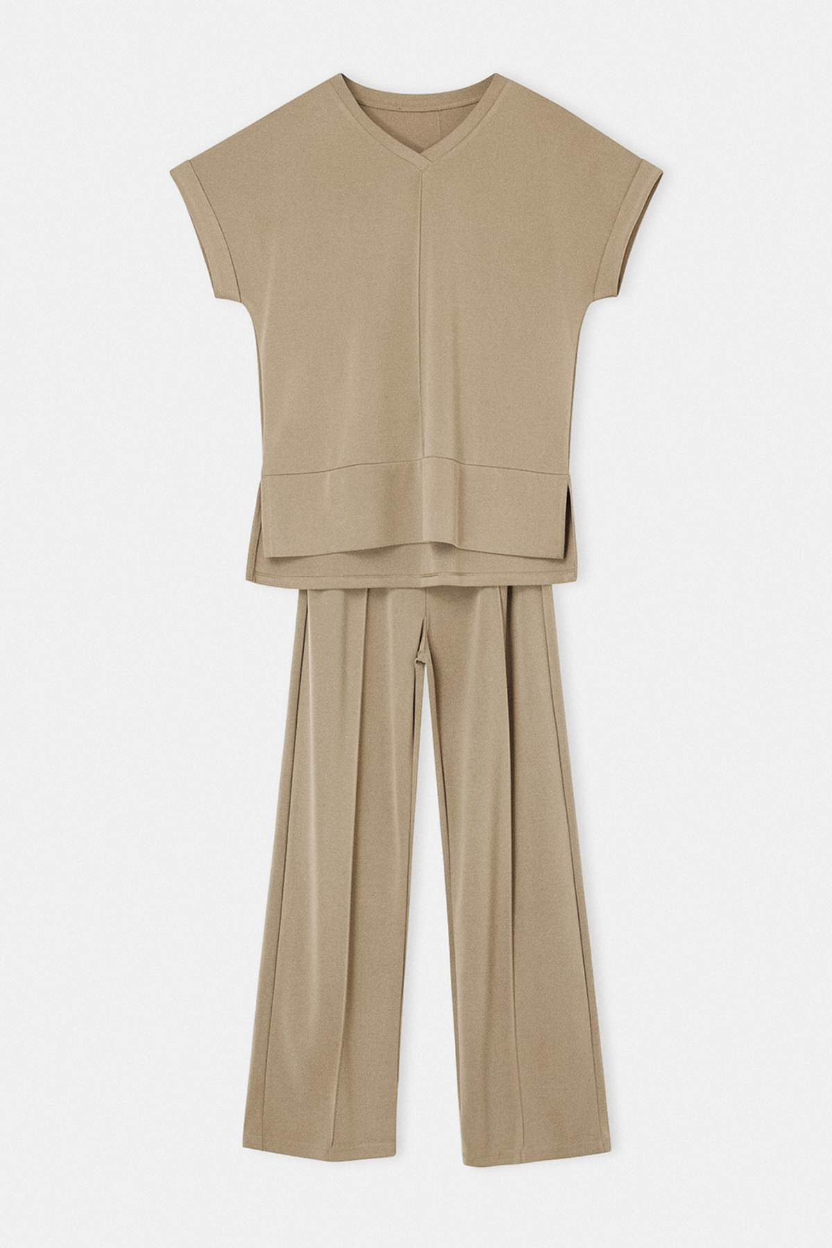 Trendyolmilla  Açık Kahverengi V Yaka Kısa Kol Rahat Kalıp Dikişli Alt-Üst Modal Takım TDRSS26AU00027