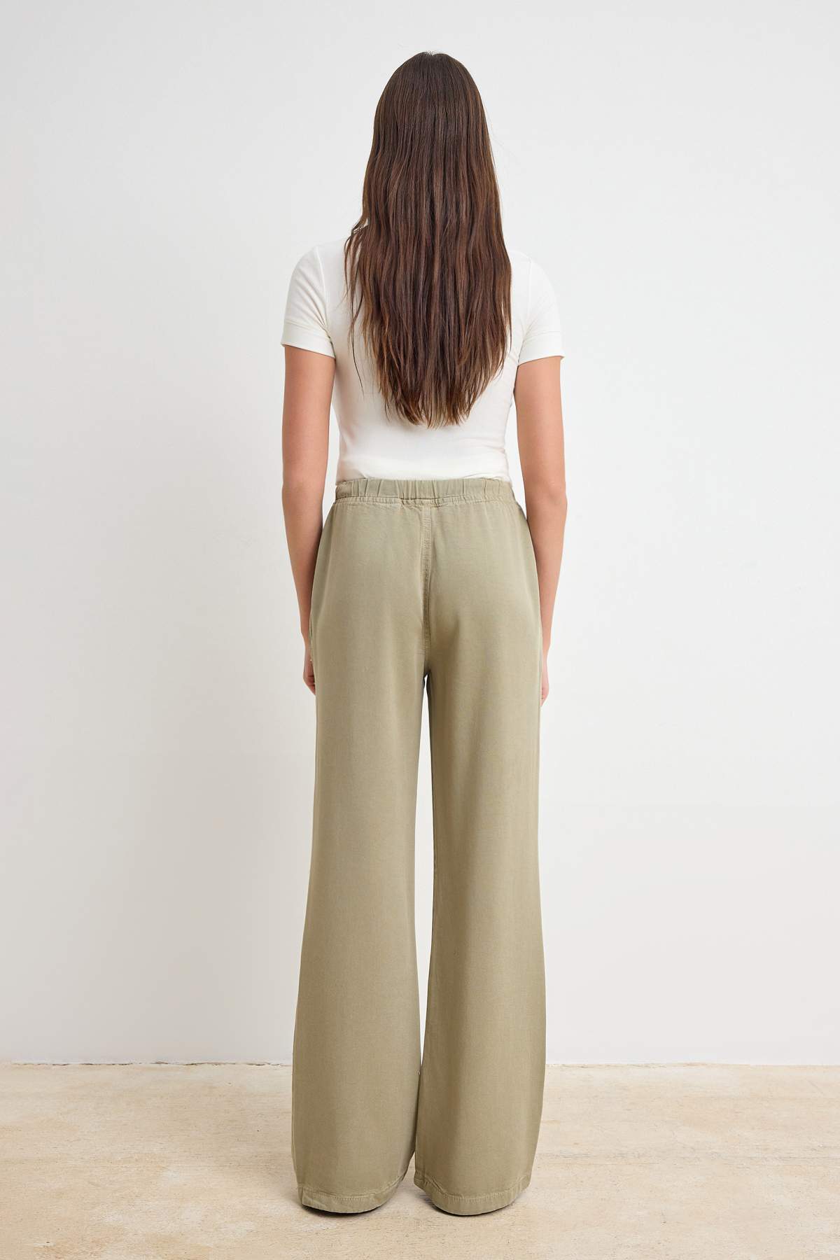 Trendyolmilla  Haki More Sustainable %100 Tencel™ Beli Lastikli Yüksek Bel Jeans TWOSS24JE00203 - Görsel 4