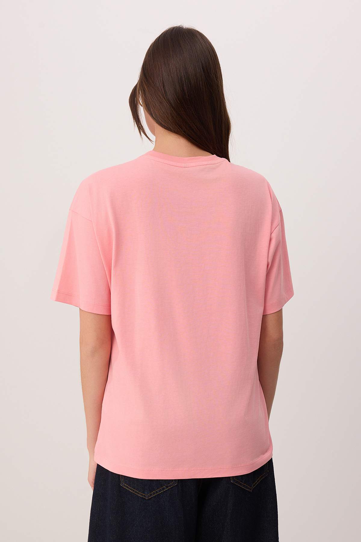 Trendyolmilla  Pembe Slogan Oversize Bisiklet Yaka Düşük Kol Kısa Uzun %100 Pamuk Örme T-Shirt TWOSS26TS00201 - Görsel 4