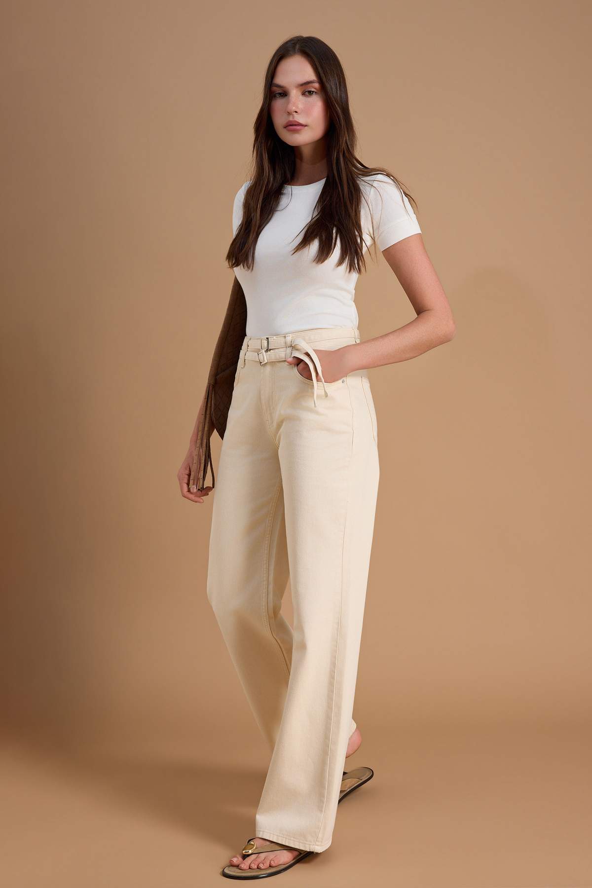 Trendyolmilla  Ekru Yüksek Bel Kemer Detaylı Wide Leg Jeans TWOAW26JE00164 - Görsel 2