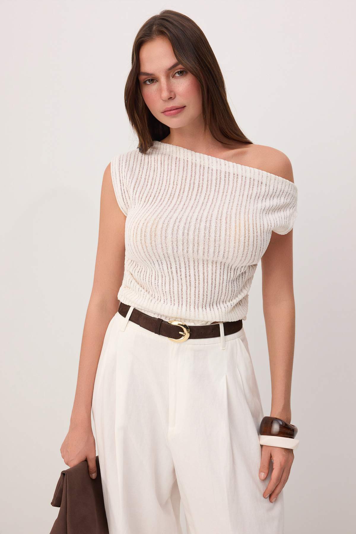 Trendyolmilla  Ekru Regular/Normal Kalıp Kayık Yaka Kolsuz Büzgülü Dokulu Örme Bluz TWOSS26BZ00697 - Görsel 2