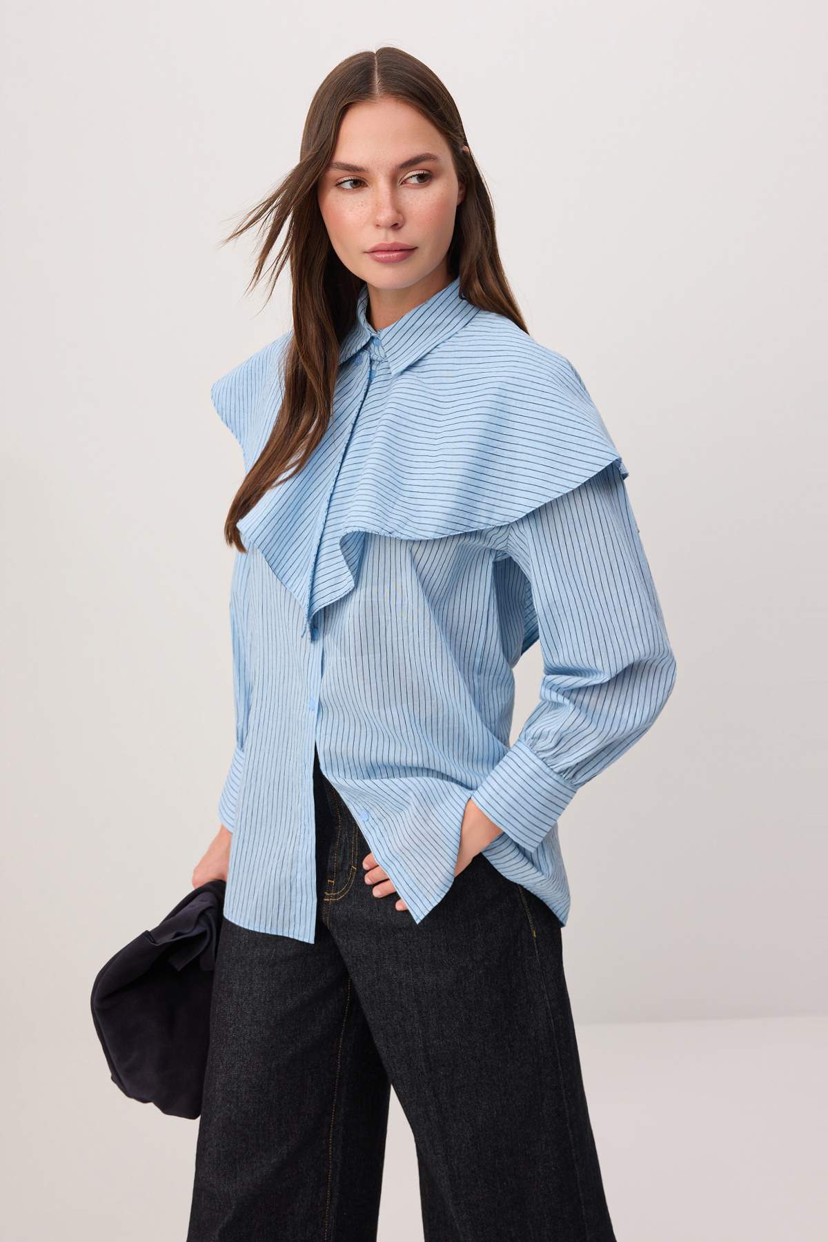 Trendyolmilla Modest Mavi Çizgili Şal Detaylı Gömlek TCTSS26TG00037