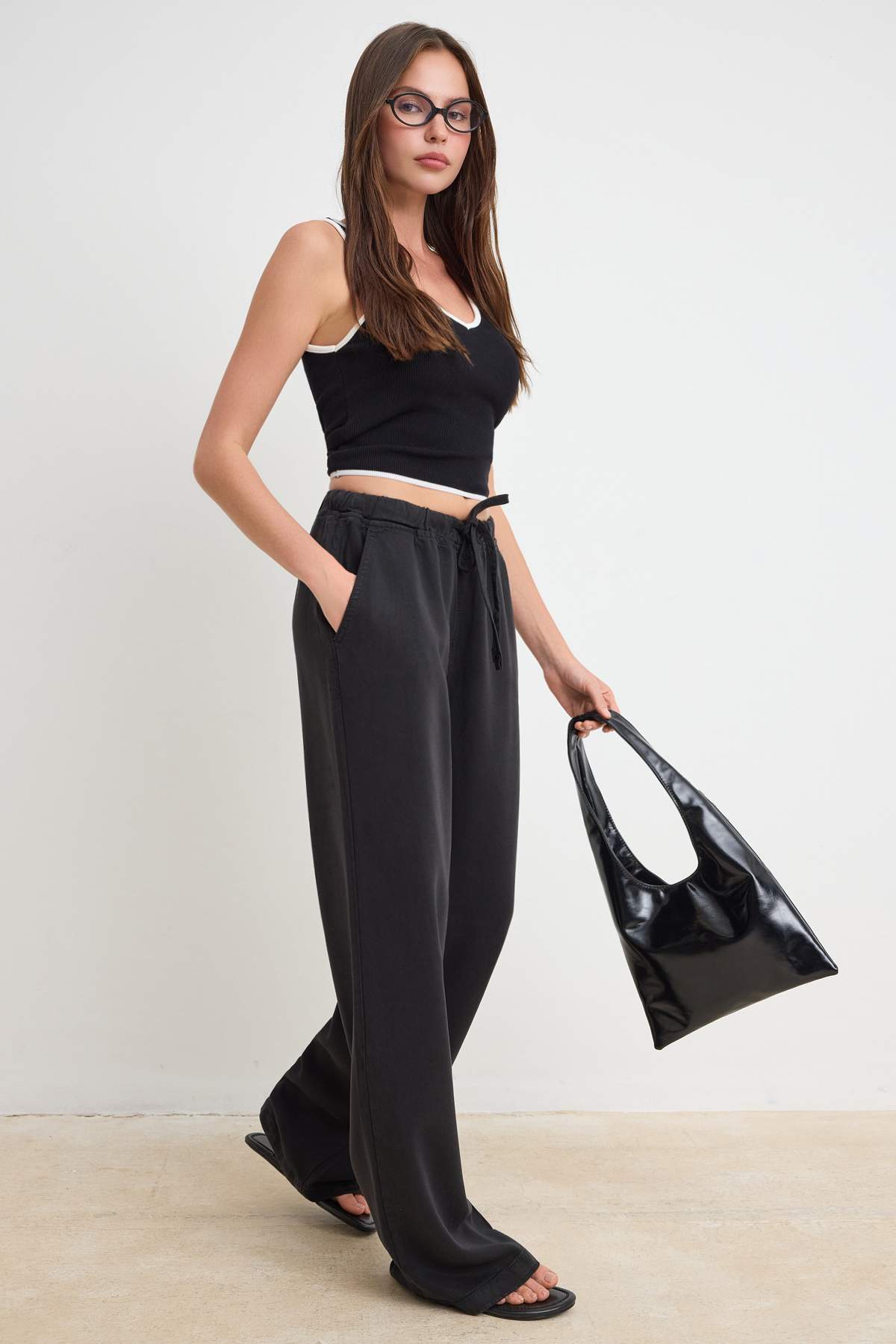 Trendyolmilla  More Sustainable Siyah %100 Tencel™ Beli Lastikli Yüksek Bel Jeans TWOSS24JE00203 - Görsel 2