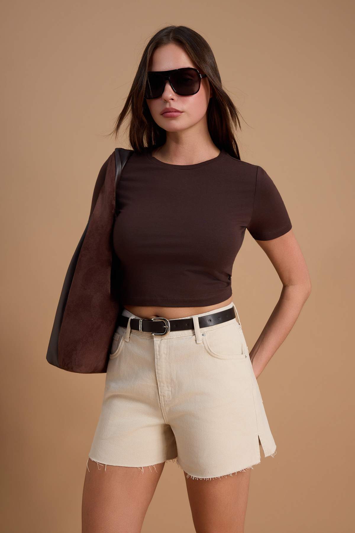 Trendyolmilla  Bej %100 Pamuk Yırtmaçlı City Şort TWOSS26SR00135 - Görsel 2