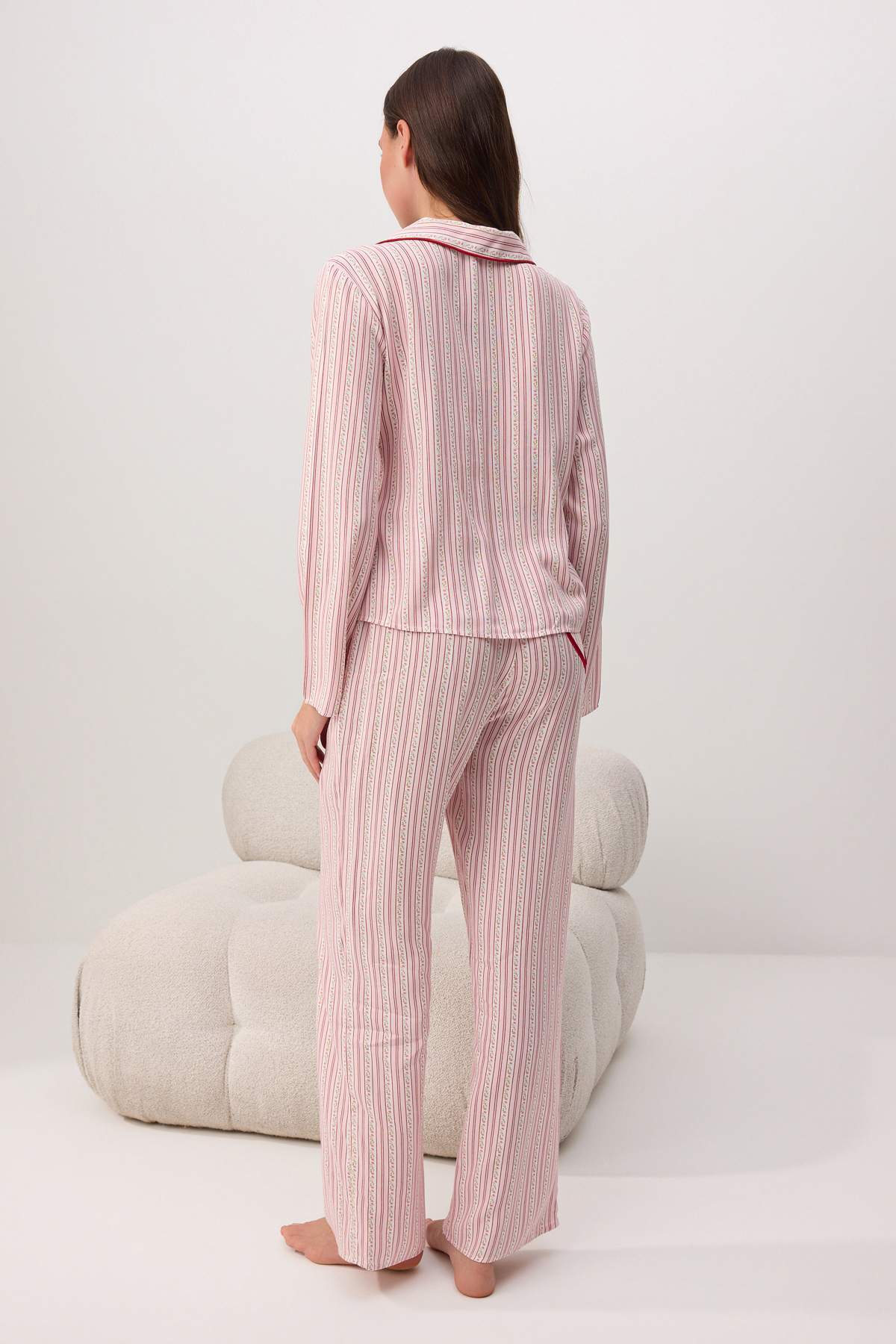 Trendyolmilla  Çok Renkli Çiçekli Shally Dokuma Pijama Takımı THMSS26PT00006 - Görsel 5