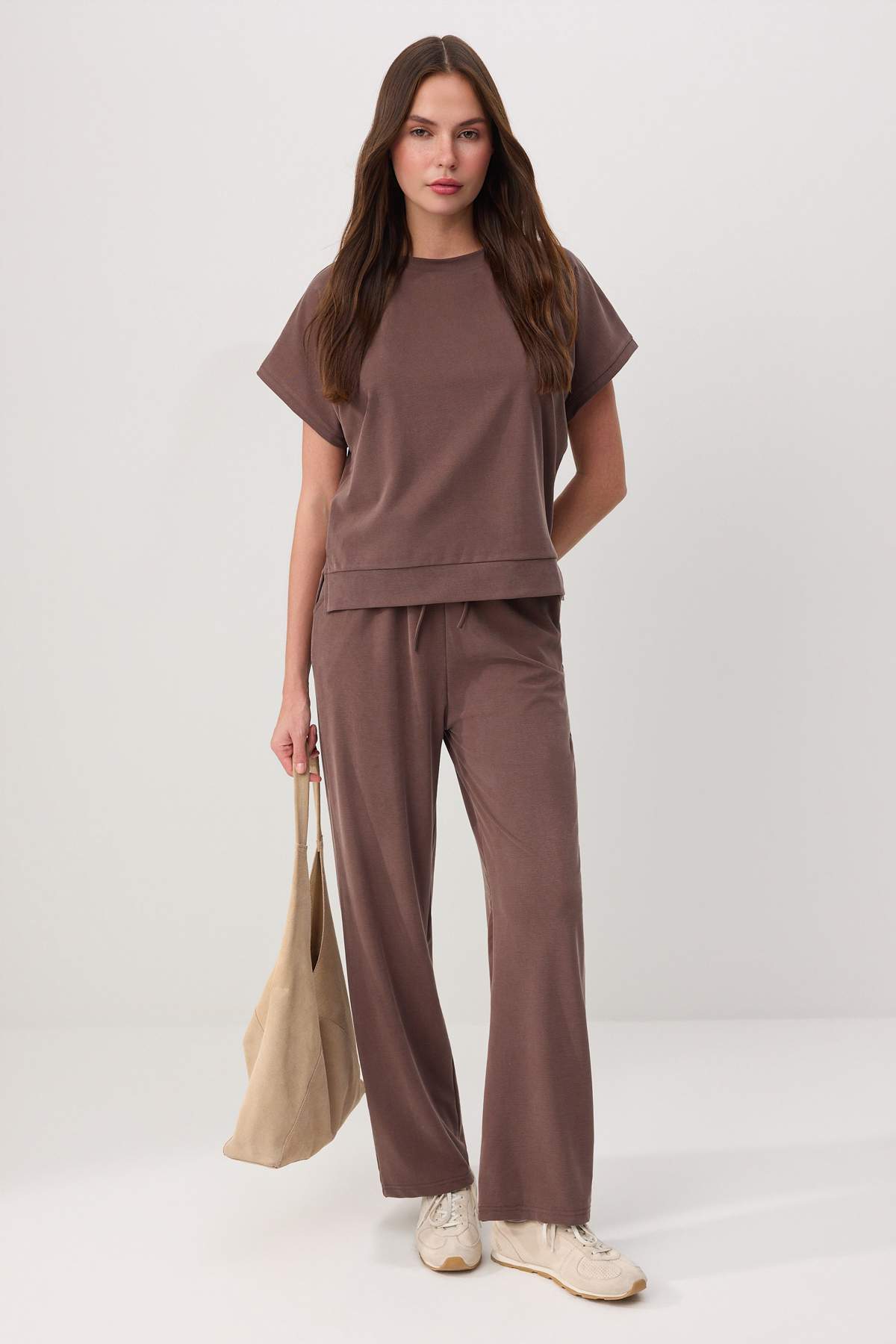 Trendyolmilla  Kahverengi Regular Kısa Kollu Normal Bel Geniş Paça Uzun Modal Örme Alt Üst Takım TWOSS26AU00153