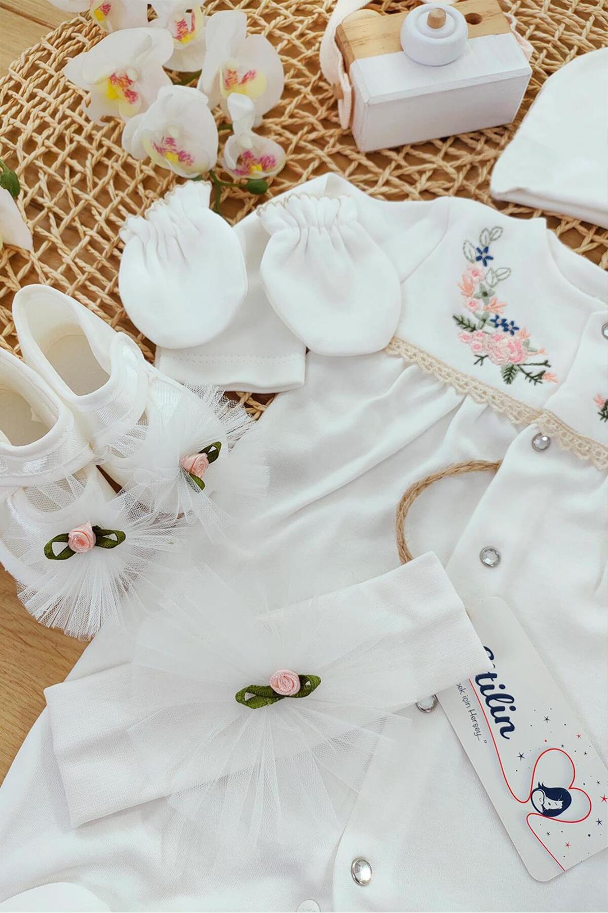 Sitilin Kız Bebek Beyaz % 100 Doğal Pamuk Kanaviçeli Süslü 10 lu Hastane Çıkışı Kutulu Yenidoğan Hediye Set fotoğrafı 5 (önizleme)