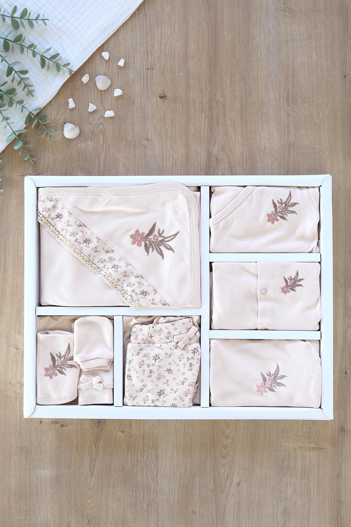 Sitilin Kız Bebebek  Yenidoğan Nakışlı Kanabiçeli Süslü 10 Lu Hastane Çıkışı STL6574 fotoğrafı 2 (önizleme)